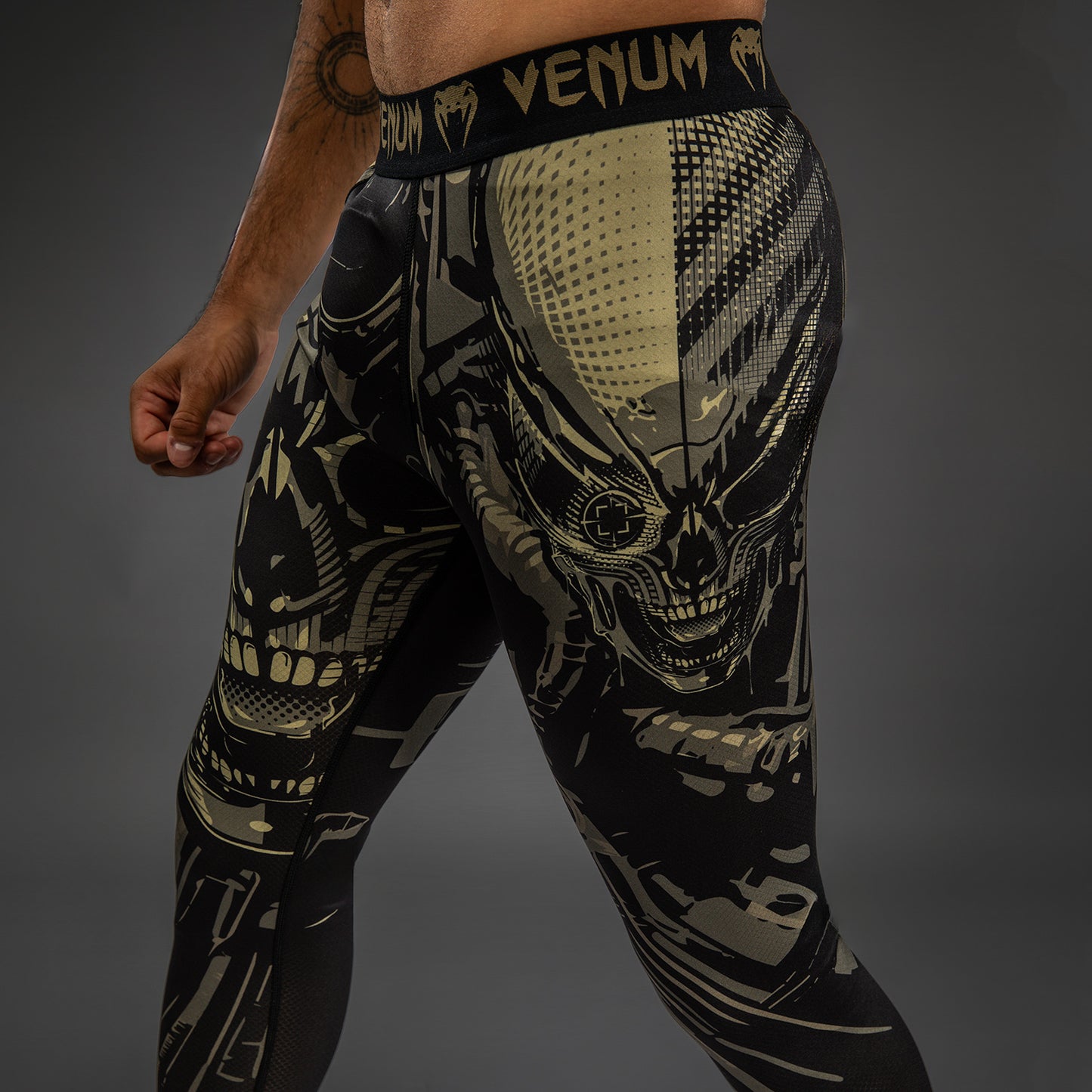 Venum Invader Spats - Schwarz/Sand