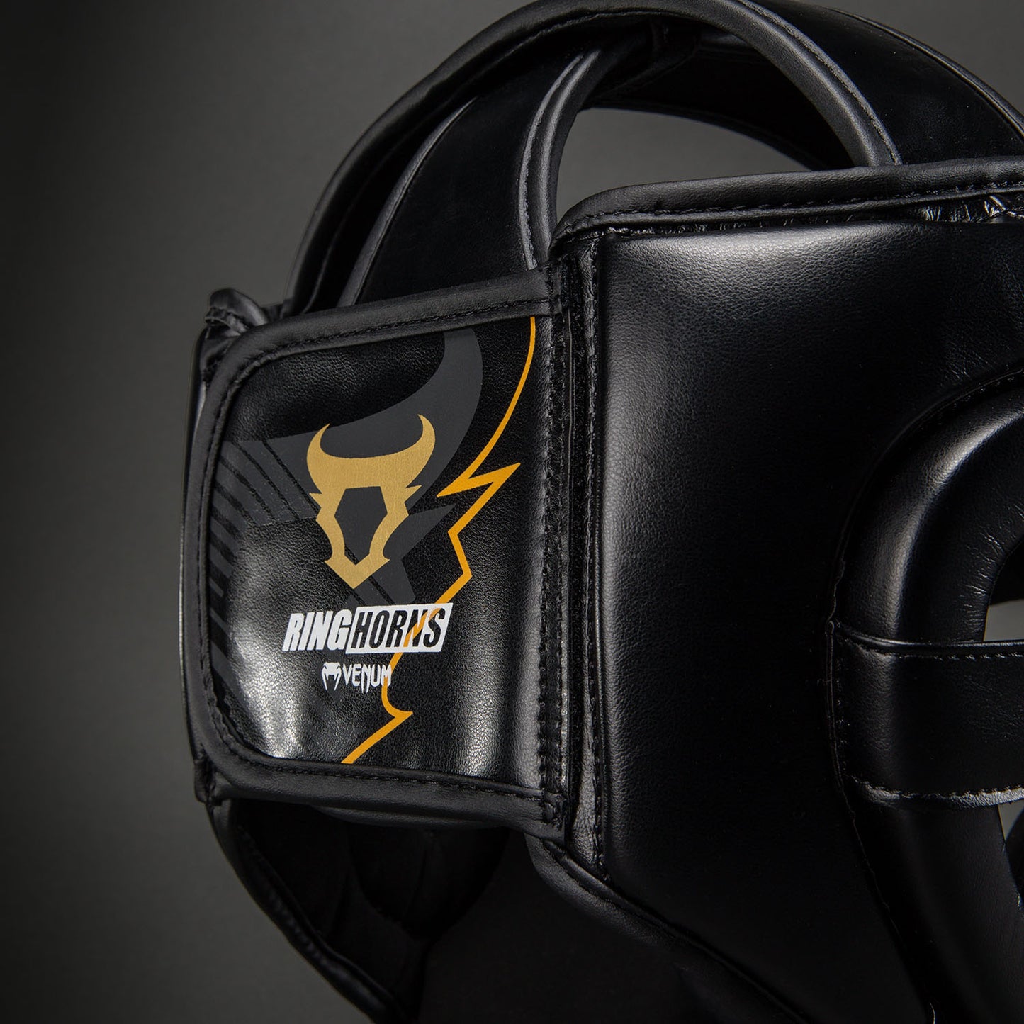 Venum Ringhorns Charger Kopfschutz – Schwarz/Gold
