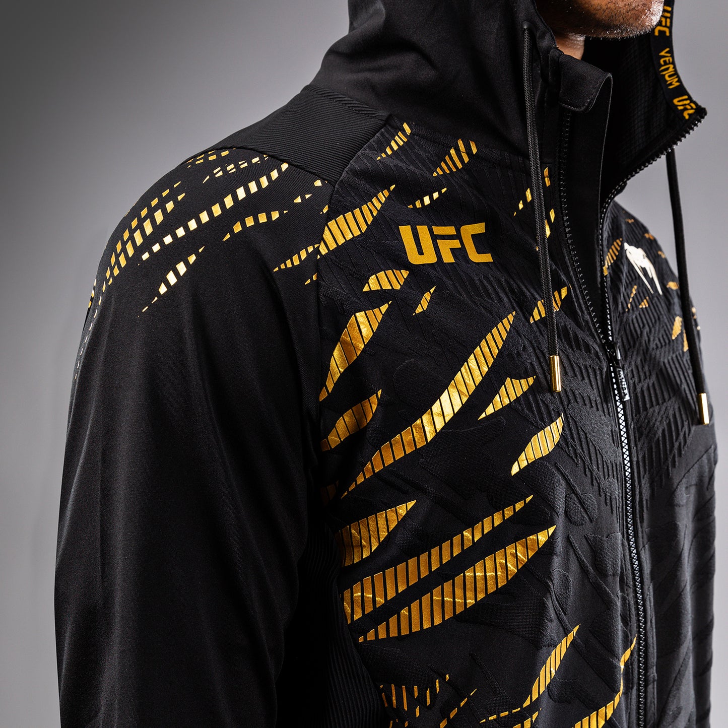 UFC Fusion by Venum Authentic Fight Night Herren Walkout Hoodie - Champion