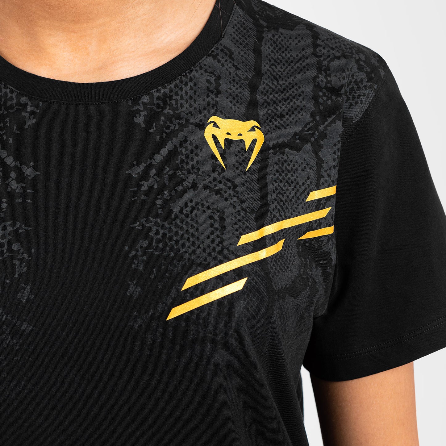 UFC Adrenaline by Venum Replica Kurzärmeliges Frauen-T-Shirt - Champion