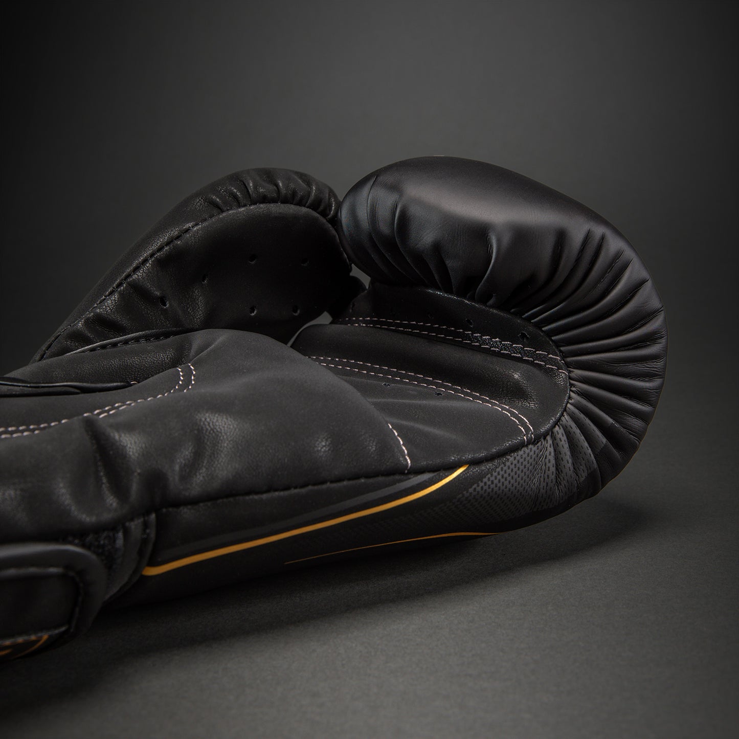 Venum G-Core Boxhandschuhe - Schwarz/Gold