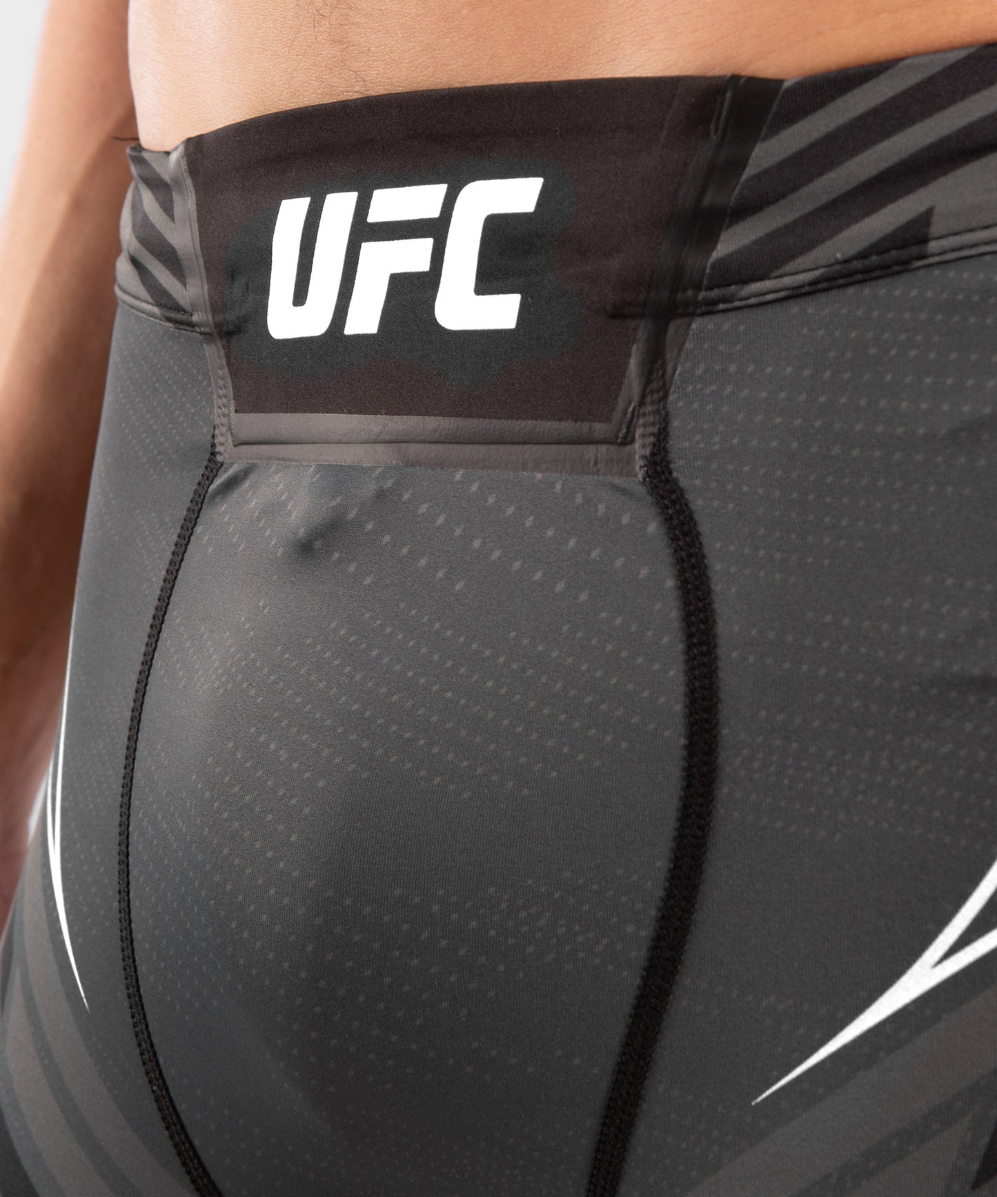 UFC Venum Authentic Fight Night Herren Vale Tudo Shorts - Short Fit - Schwarz
