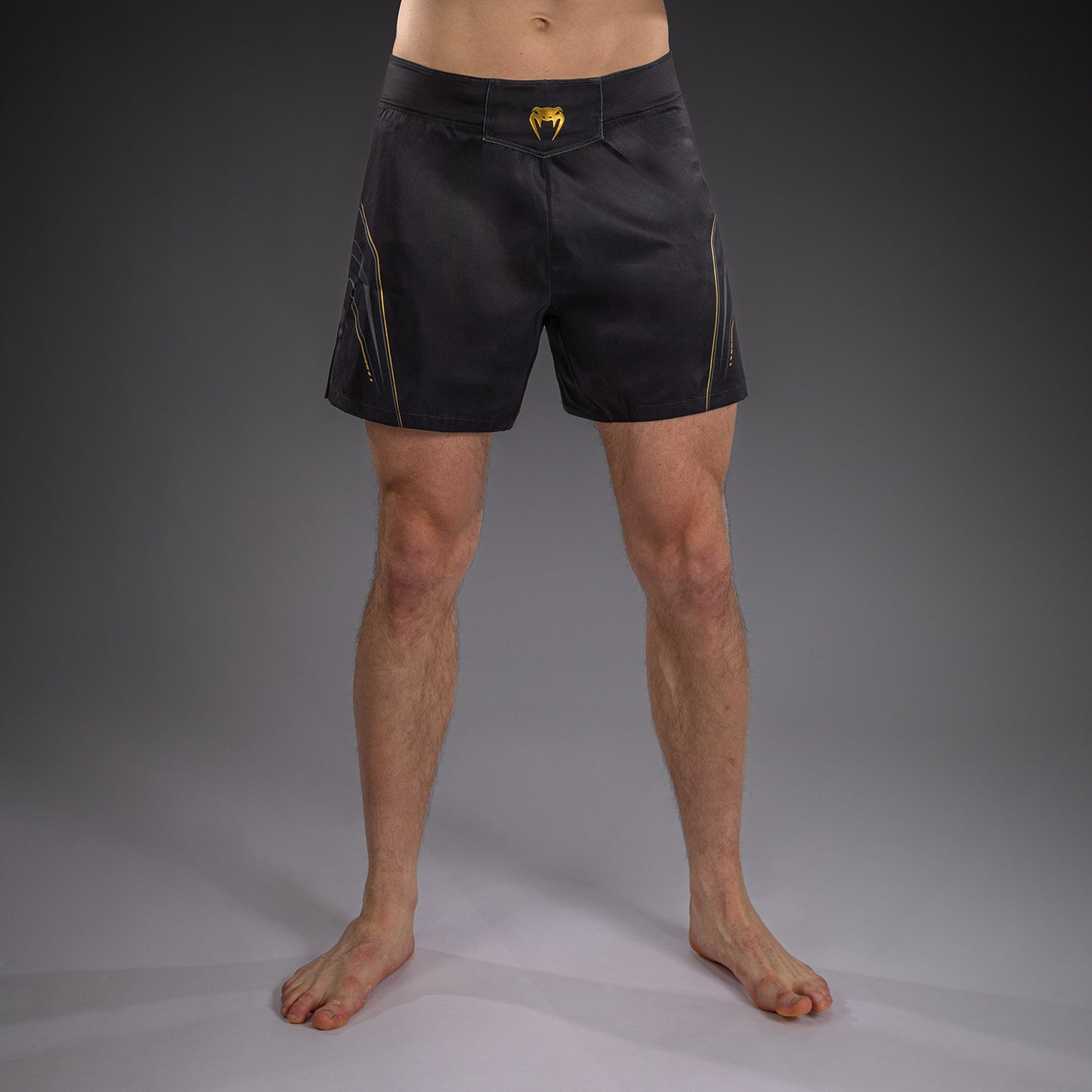 Venum Streamline Fightshorts – Schwarz/Gold