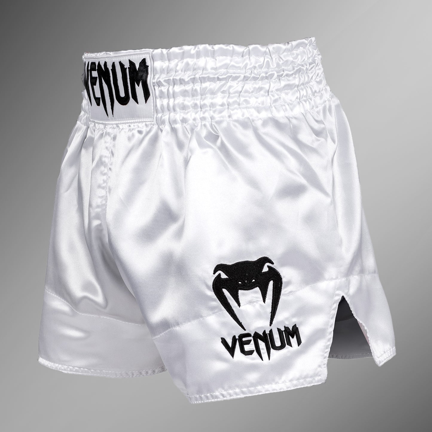 Venum Classic Muay Thai Shorts - Weiß/Schwarz