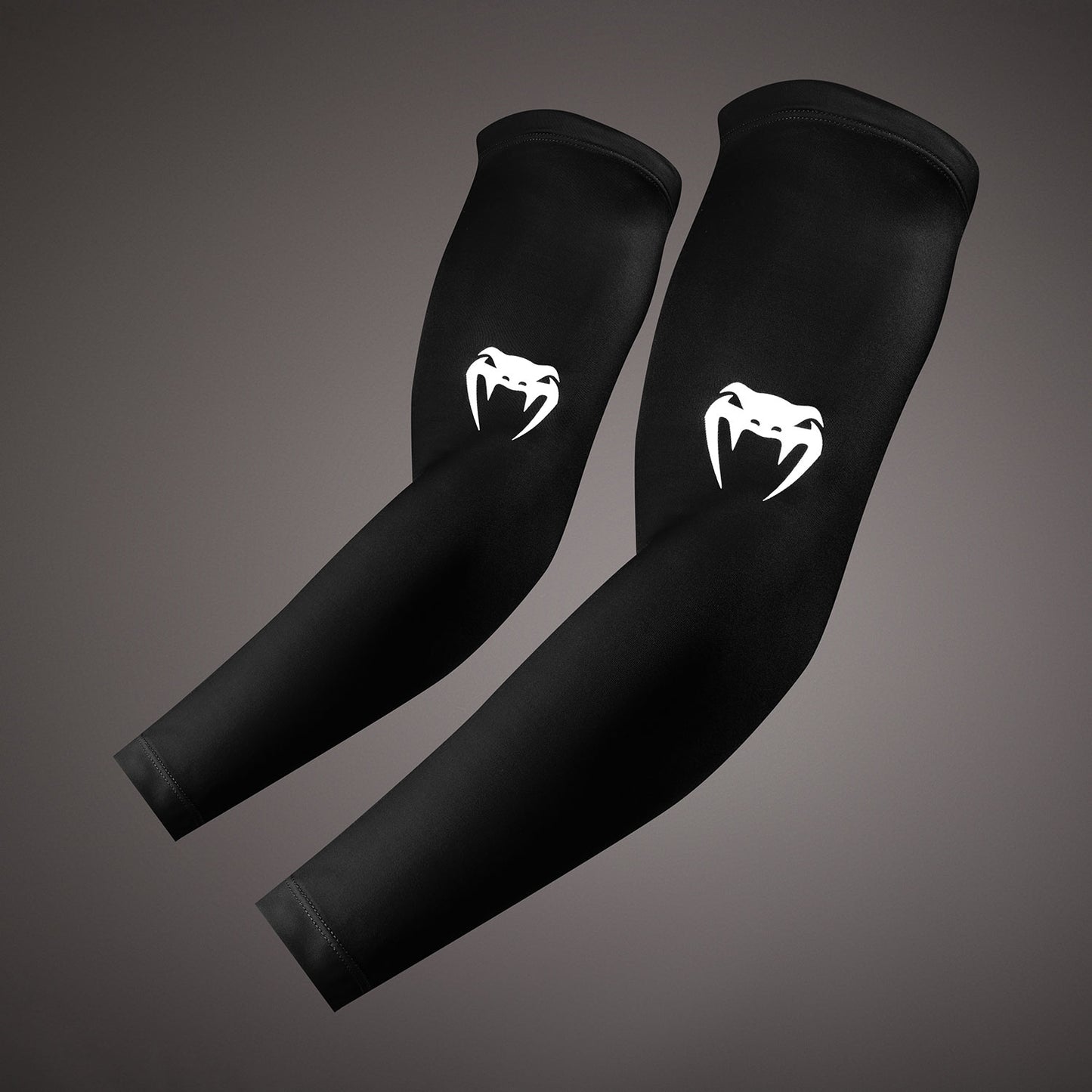 Venum Lineup Armsleeves - Schwarz/Weiß