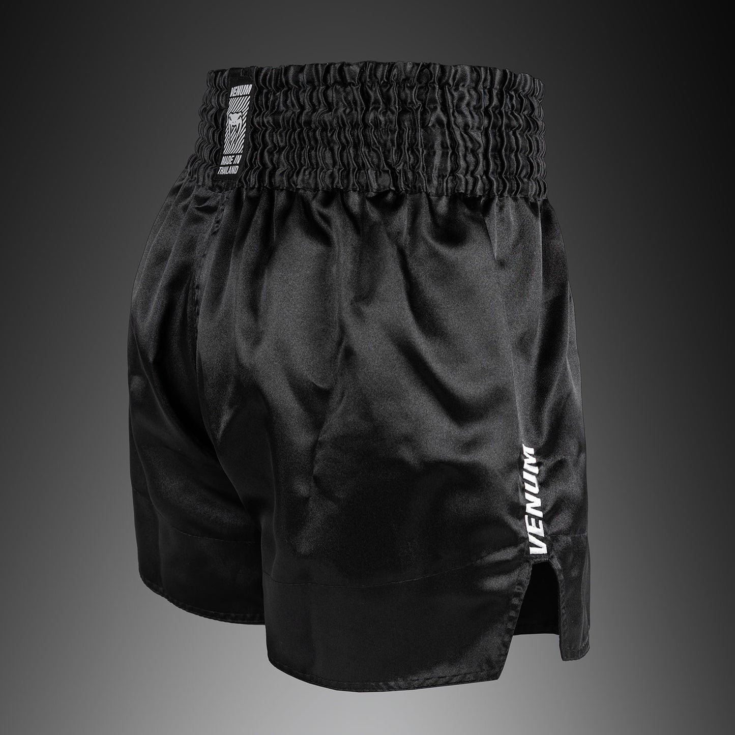 Venum Classic Evo Muay Thai Shorts – Schwarz/Weiß
