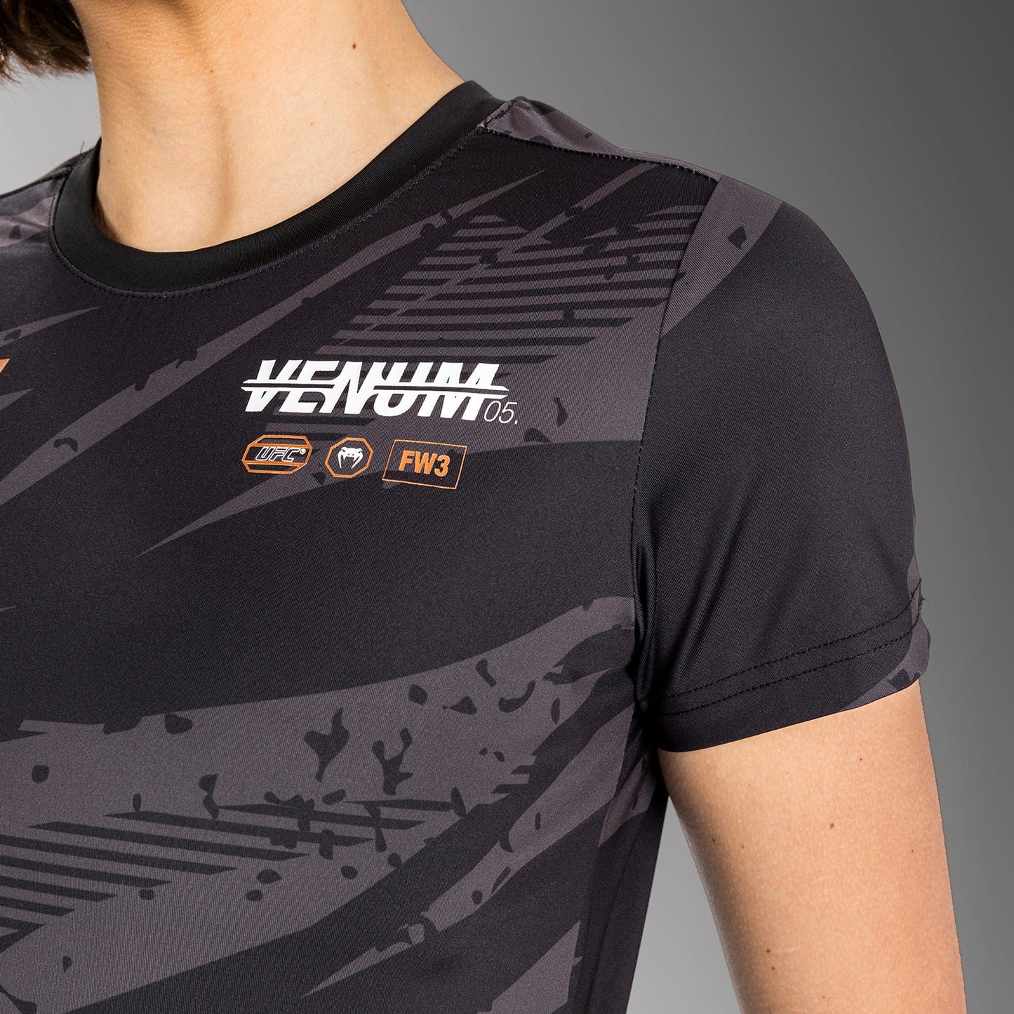 UFC Adrenaline by Venum Fight Week Frauen Dry-Tech-T-Shirt - Urban Camo