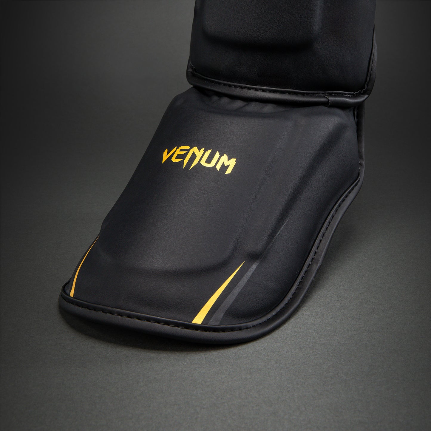 Venum G-Core Schienbeinschoner - Schwarz/Gold
