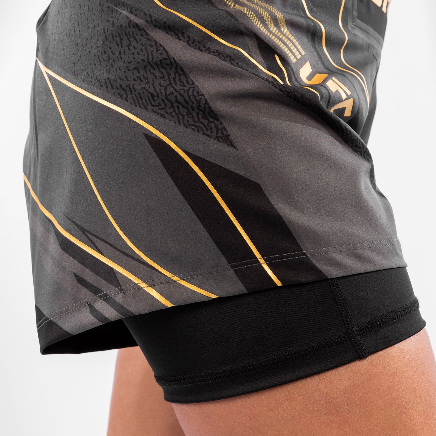 UFC Venum Authentic Fight Night Damen Shorts - Short Fit - Champion