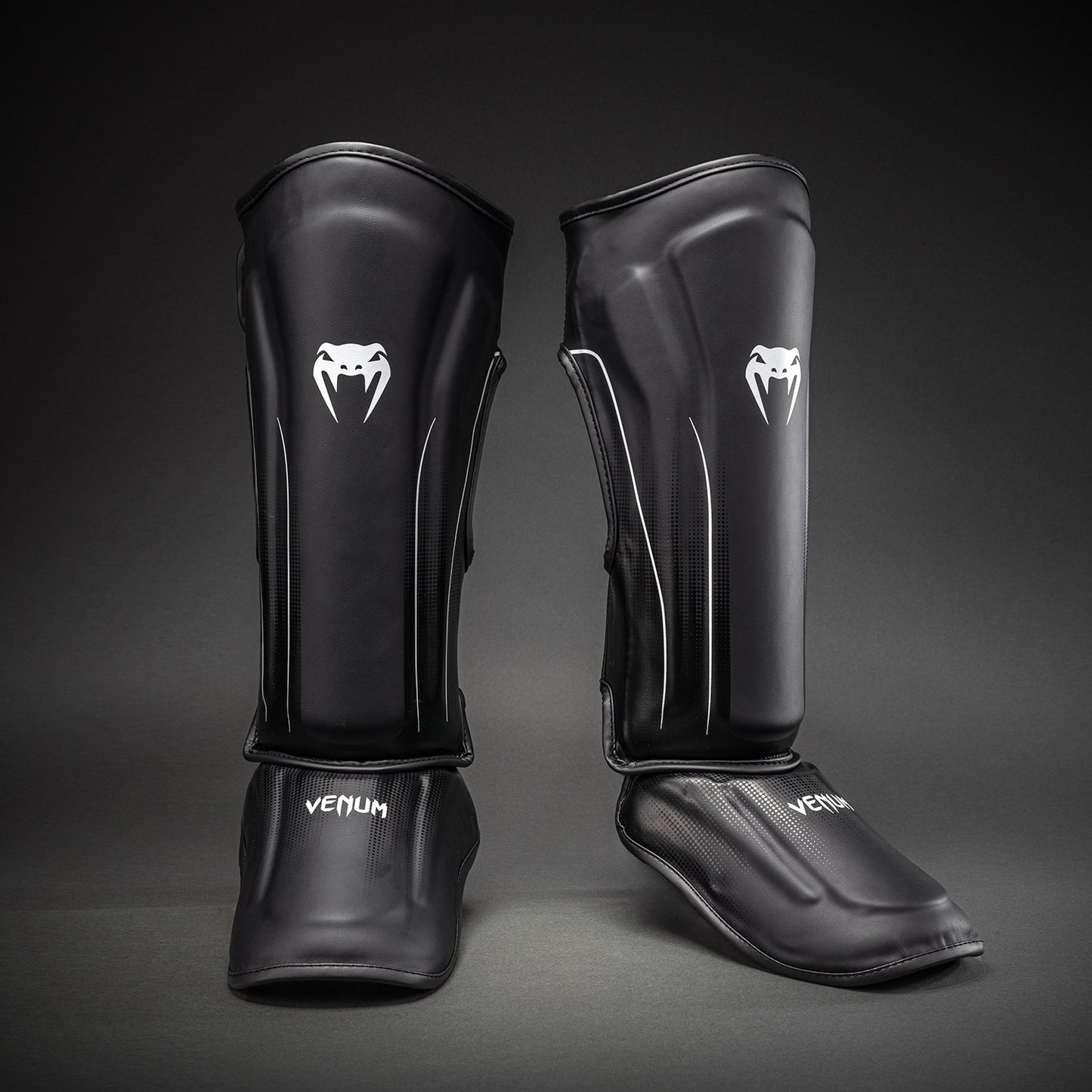 Venum Stealth Schienbeinschoner – Schwarz/Weiß