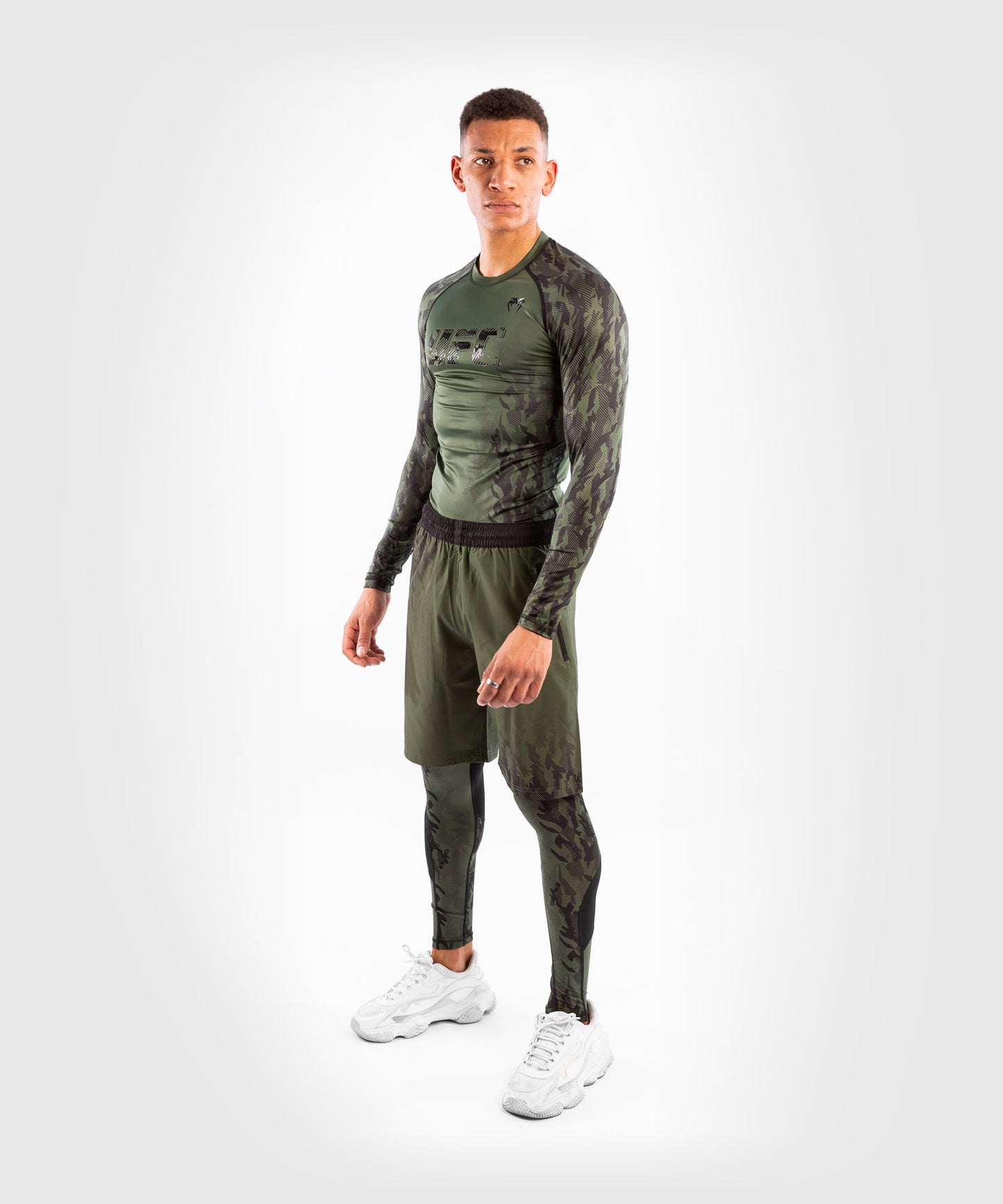 UFC Venum Authentic Fight Week Herren Performance Langarm Rashguard - Khaki