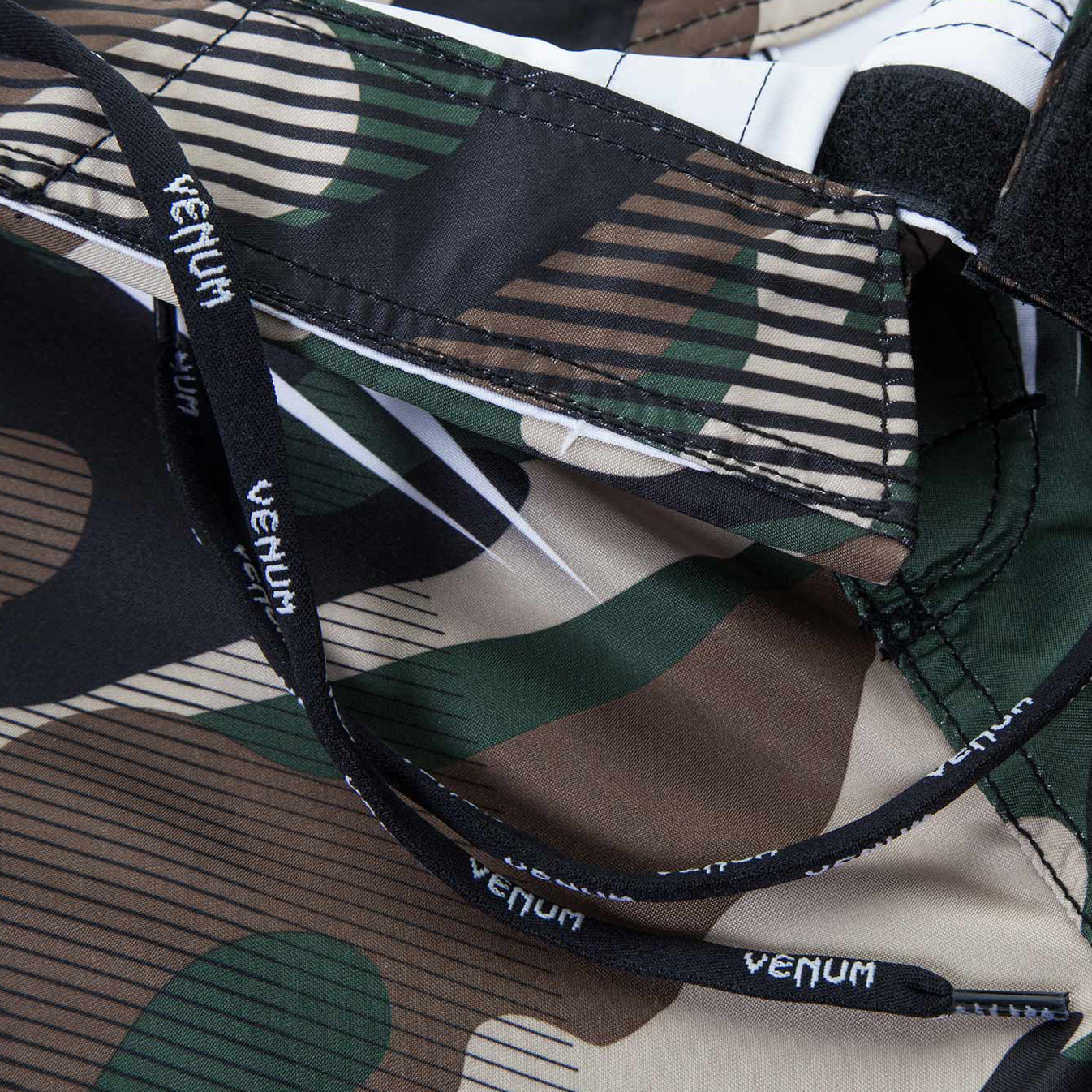 Venum Camo Hero Kampfshorts - Grün/Braun