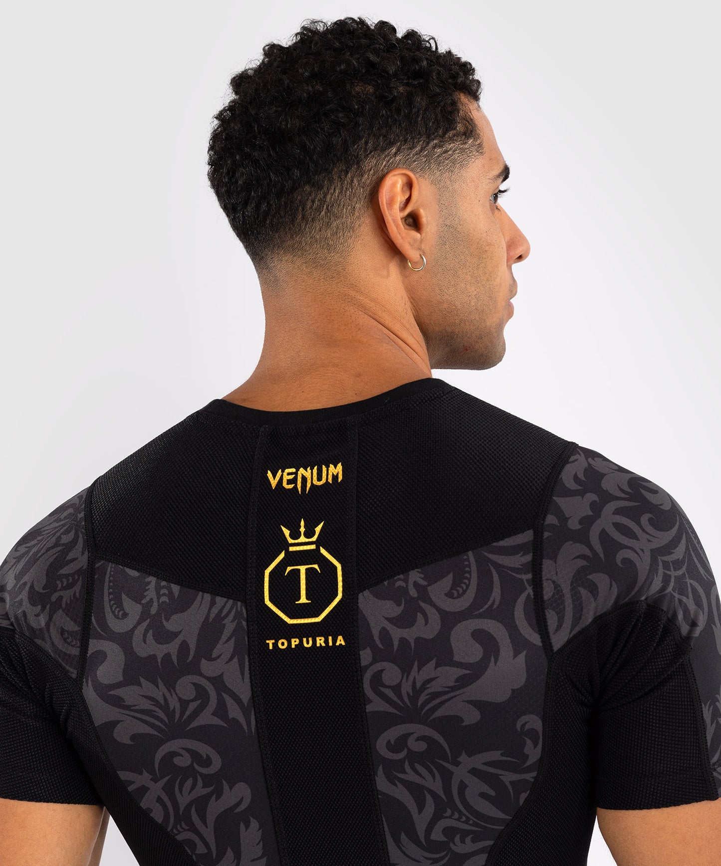 Venum x Topuria Unmatched Edition Kurzarm Rashguard - Schwarz/Gold