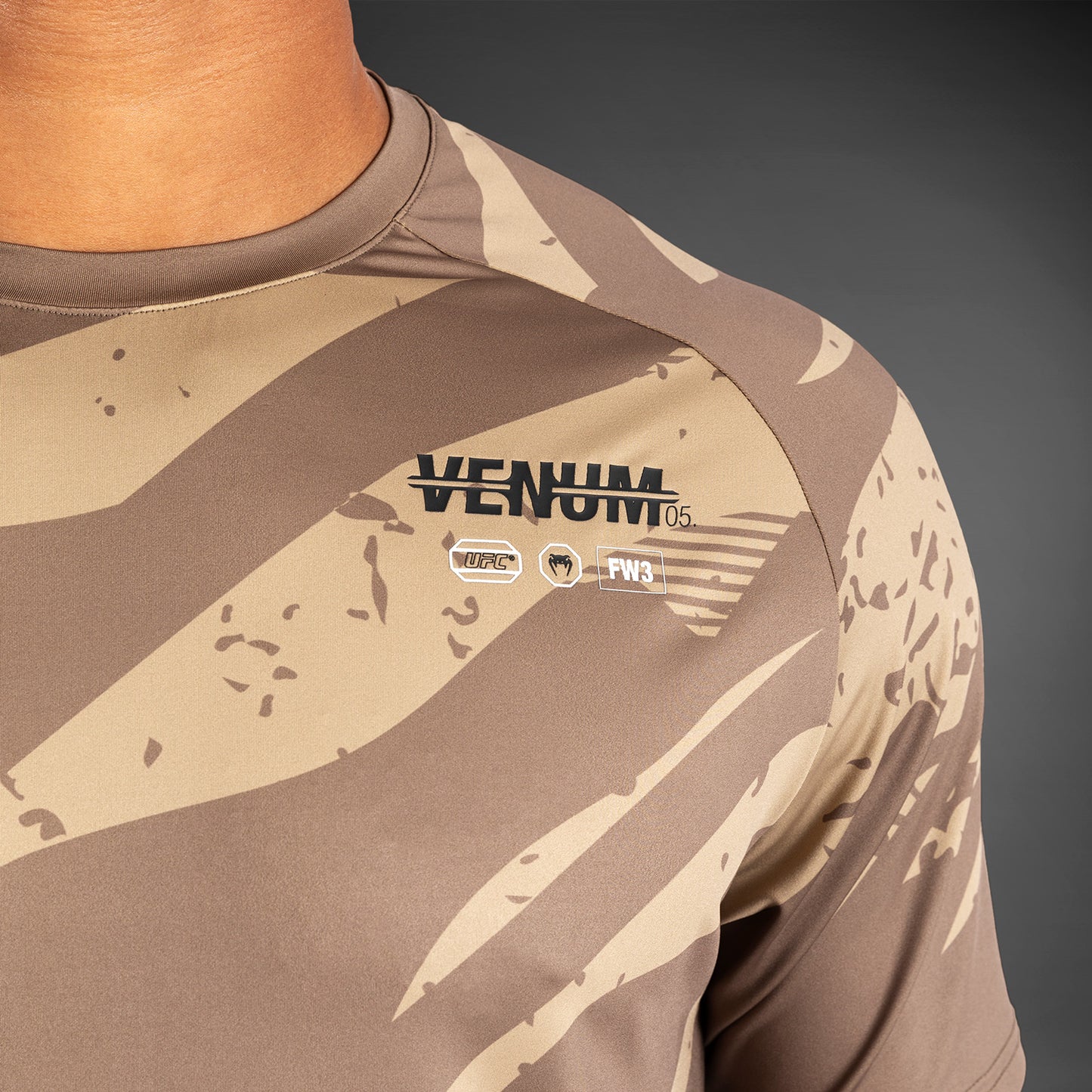 UFC Adrenaline by Venum Fight Week Herren Dry Tech T-Shirt - Desert Camo
