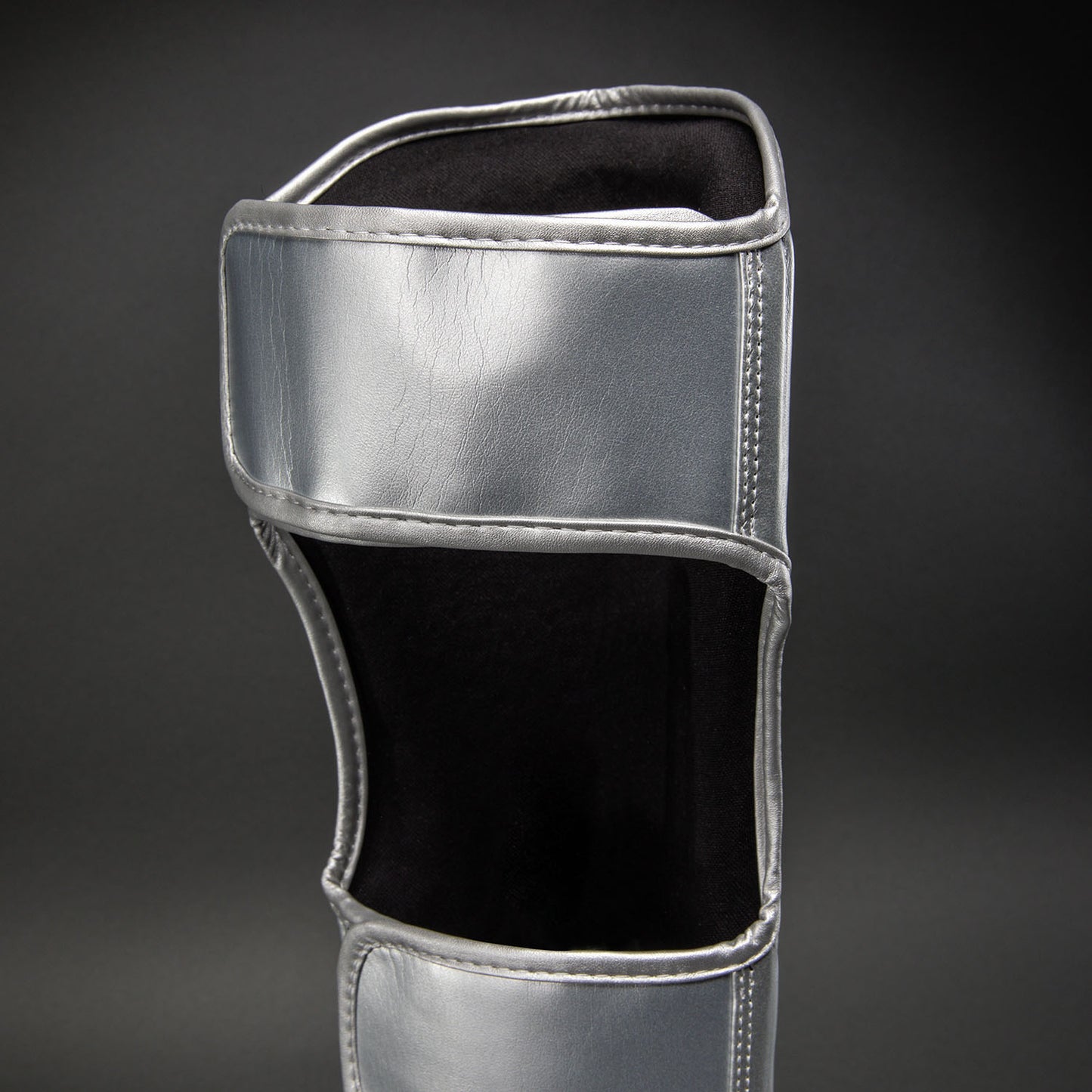 Ringhorns Charger by Venum Schienbeinschoner – Silber/Schwarz