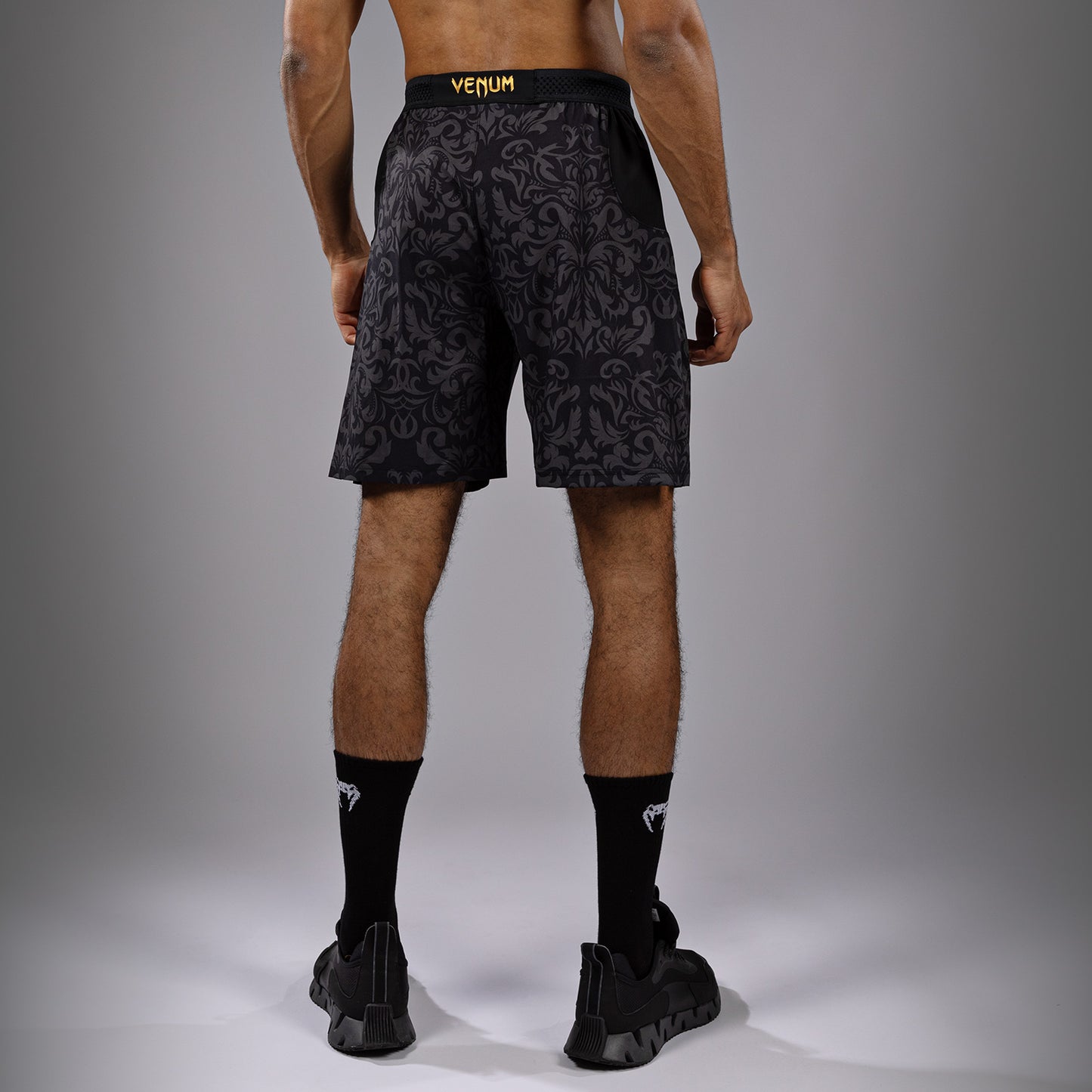 Venum x Topuria Unmatched Edition Trainingsshorts - Schwarz/Gold