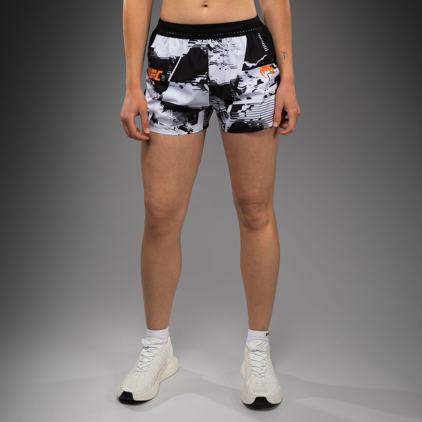 Venum UFC Zenith Authentic Fight Week Damen-Performance-Shorts – Weiß