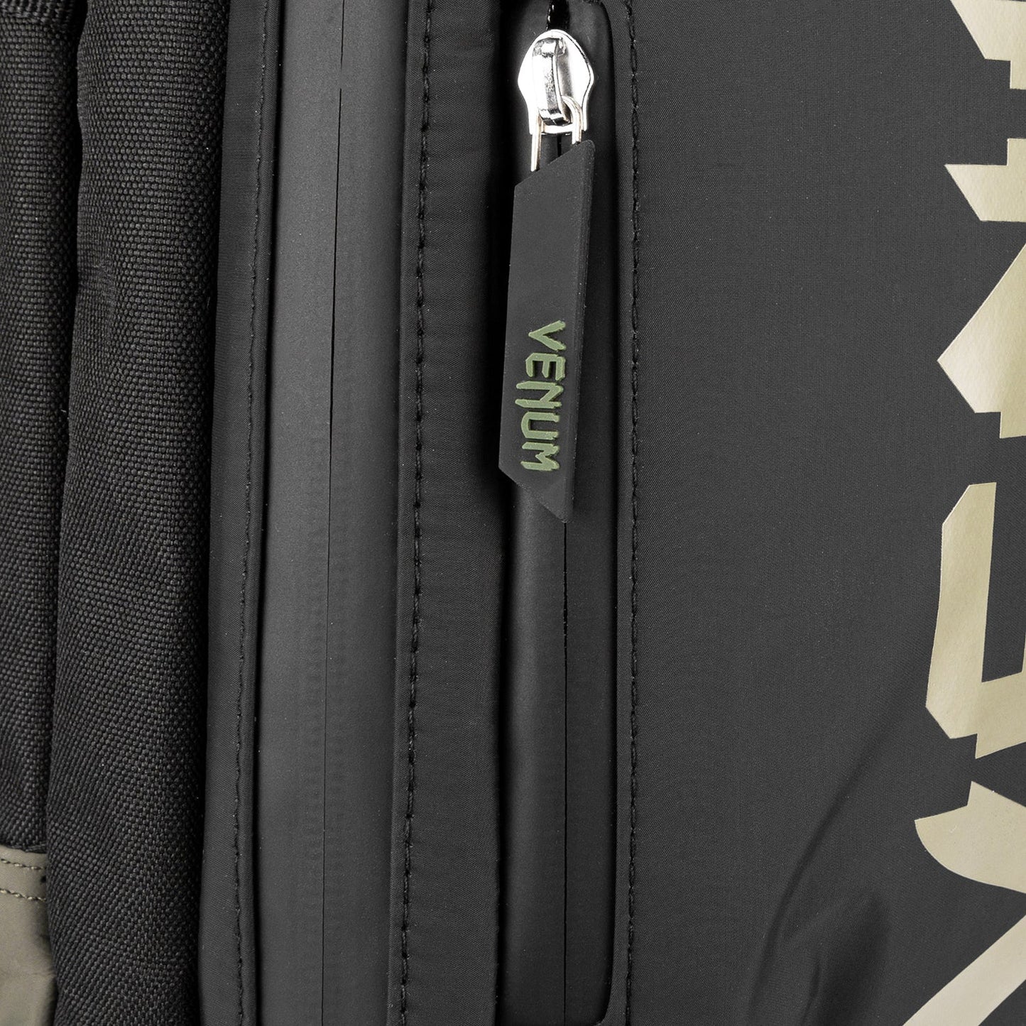 Venum Challenger Pro Evo Rucksack (20-25L) – Khaki/Schwarz