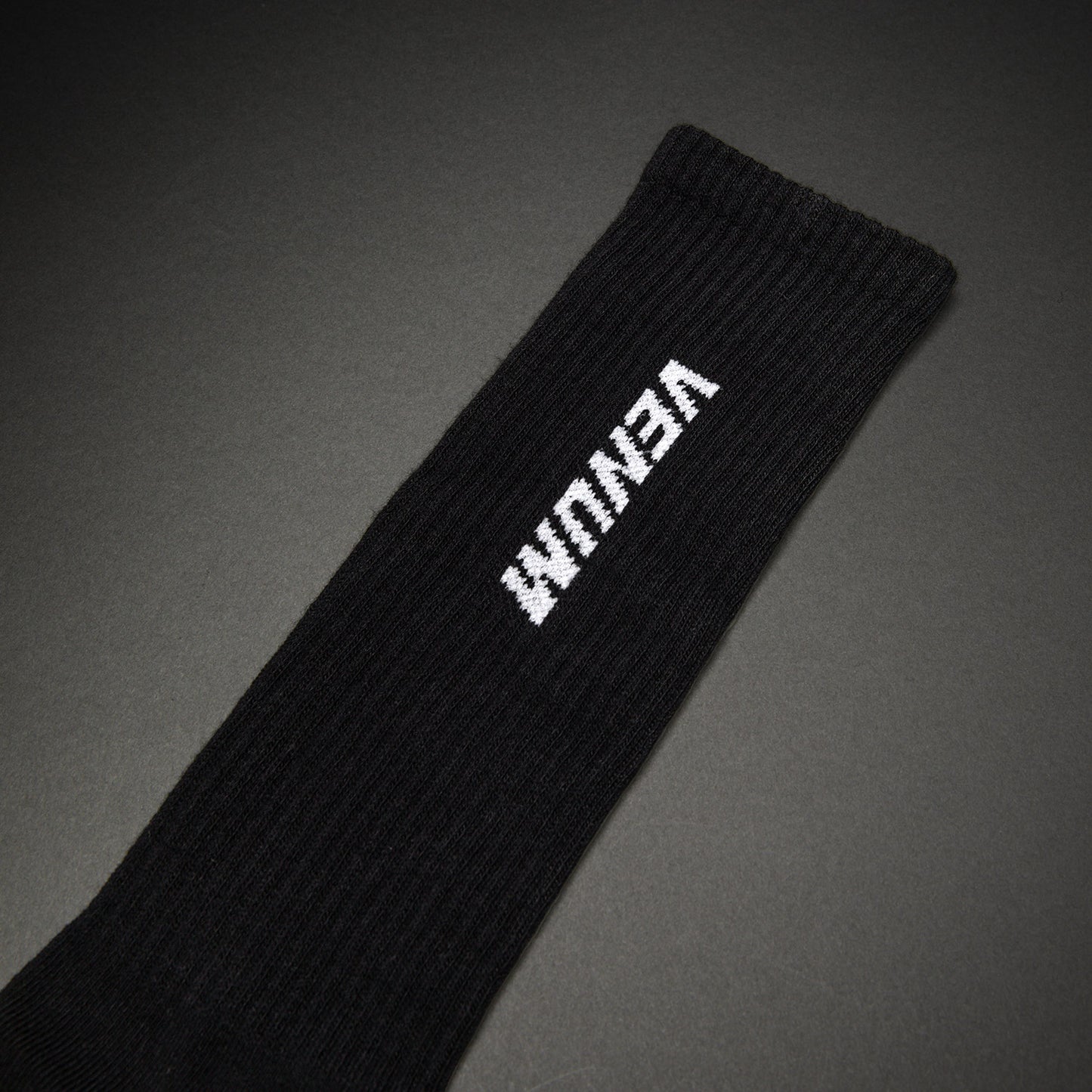 Venum Essential Over-the-Calf Socken – Schwarz/Weiß