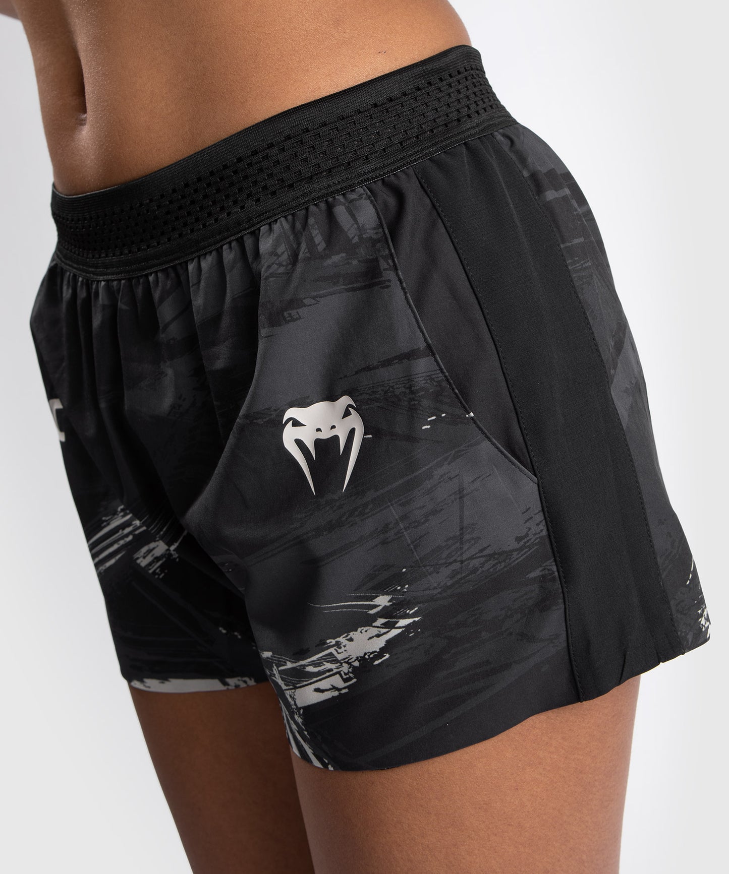 UFC Venum Authentic Fight Week 2.0 Trainingsshorts – Für Frauen –  Schwarz/Sand