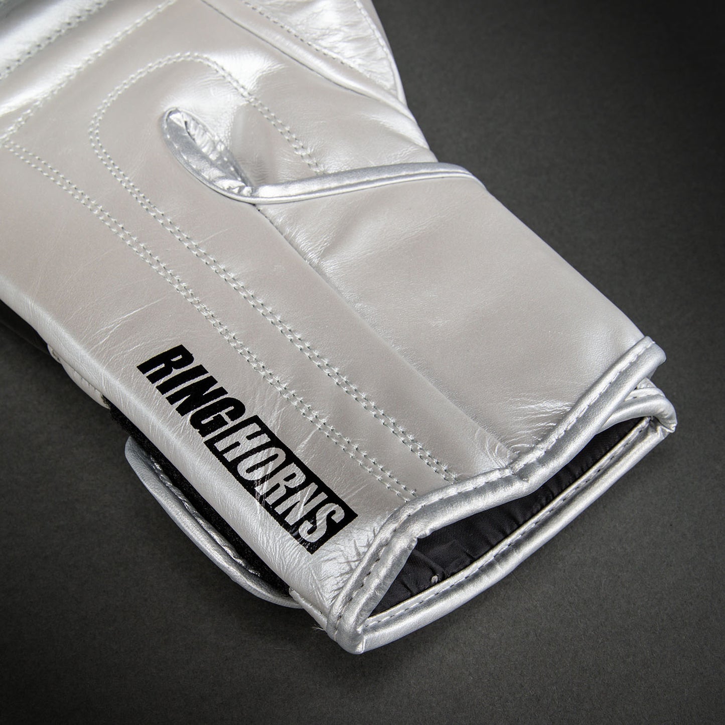Ringhorns Charger by Venum Boxhandschuhe – Silber/Schwarz