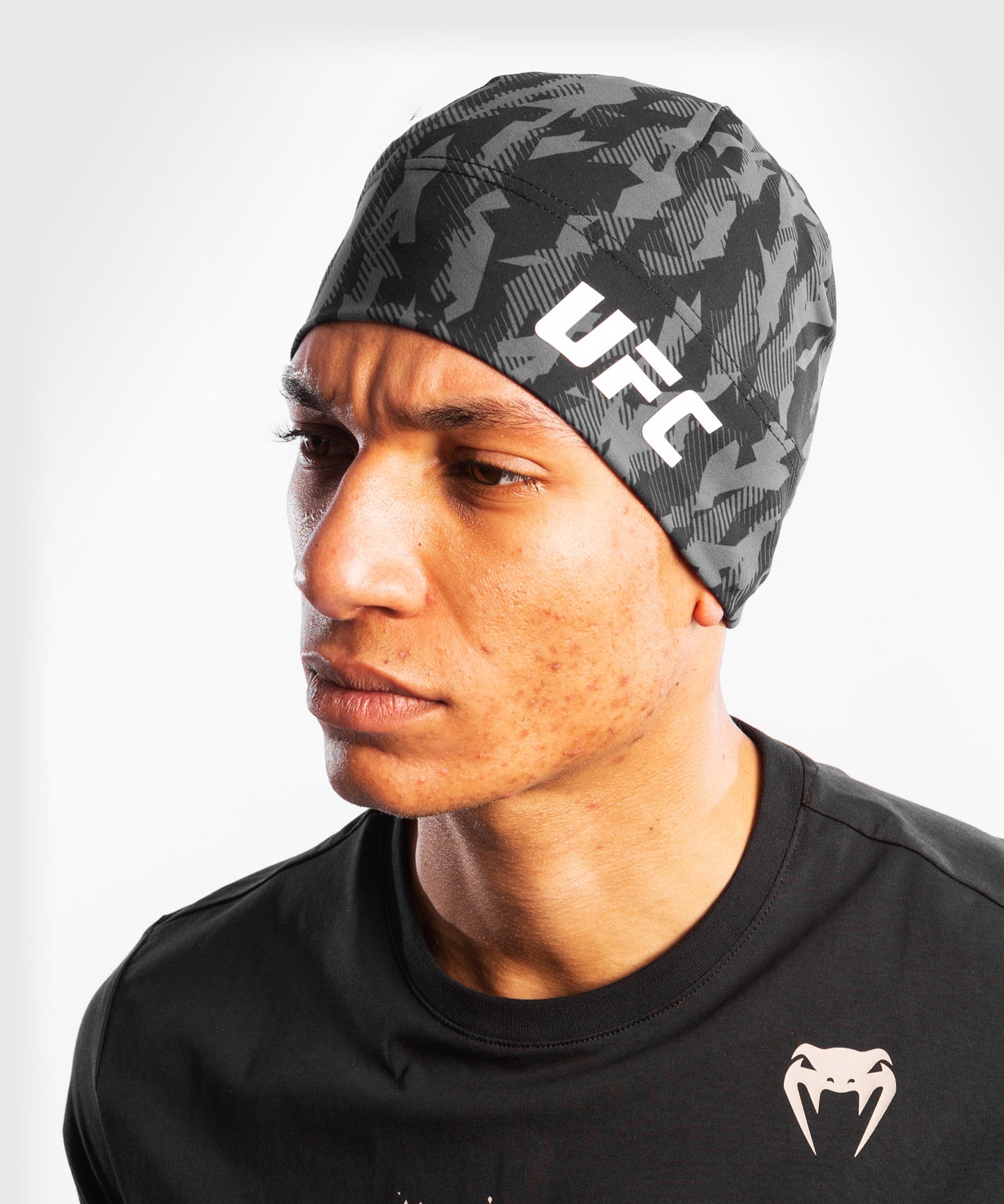 UFC Venum Authentic Fight Week Unisex Performance Beanie – Schwarz