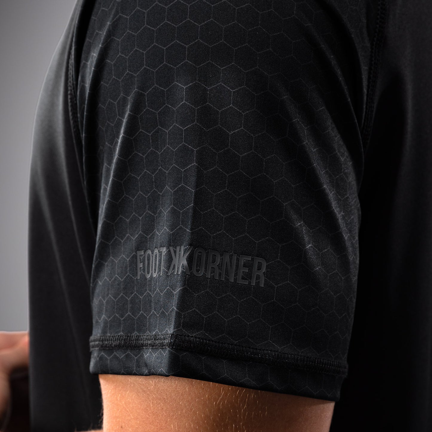 FK x Venum Hexagone MMA T-Shirt - Schwarz/Gold