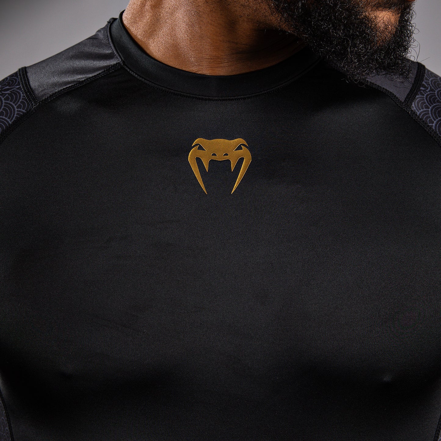 Venum x Assassin’s Creed Shadows Kurzärmeliger Rashguard für Männer - Schwarz