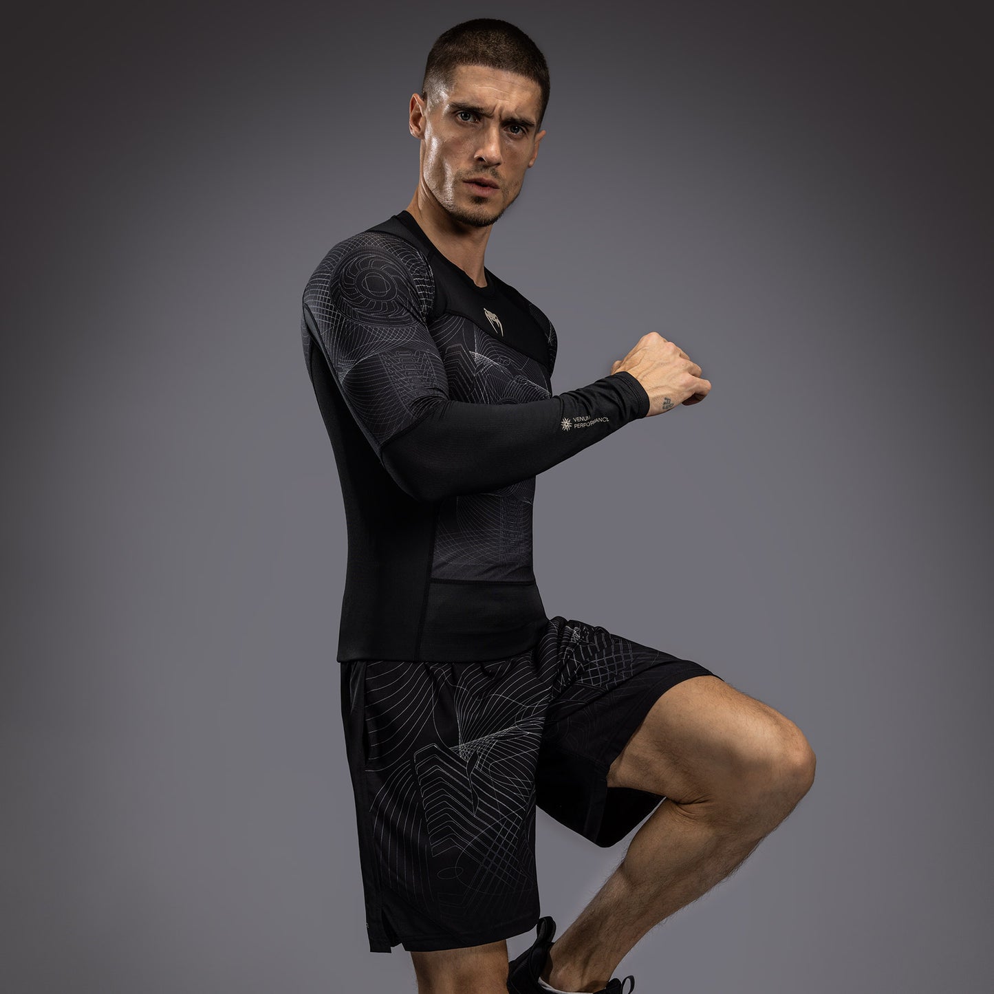 Venum G-Fit Air Herren Langarm Rashguard - Tiefschwarz/Wüstensand