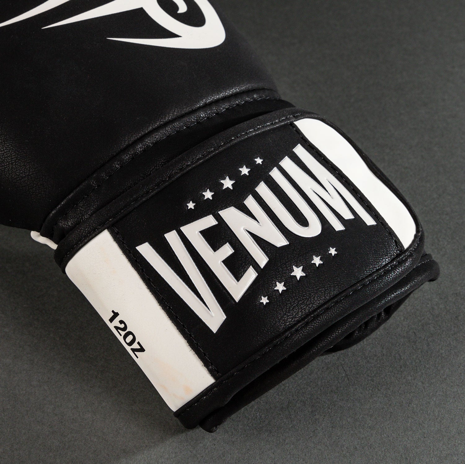 mike tyson handschuhe Venum Mike Tyson Replica Boxhandschuhe - Tiefschwarz/Optisch Weiß