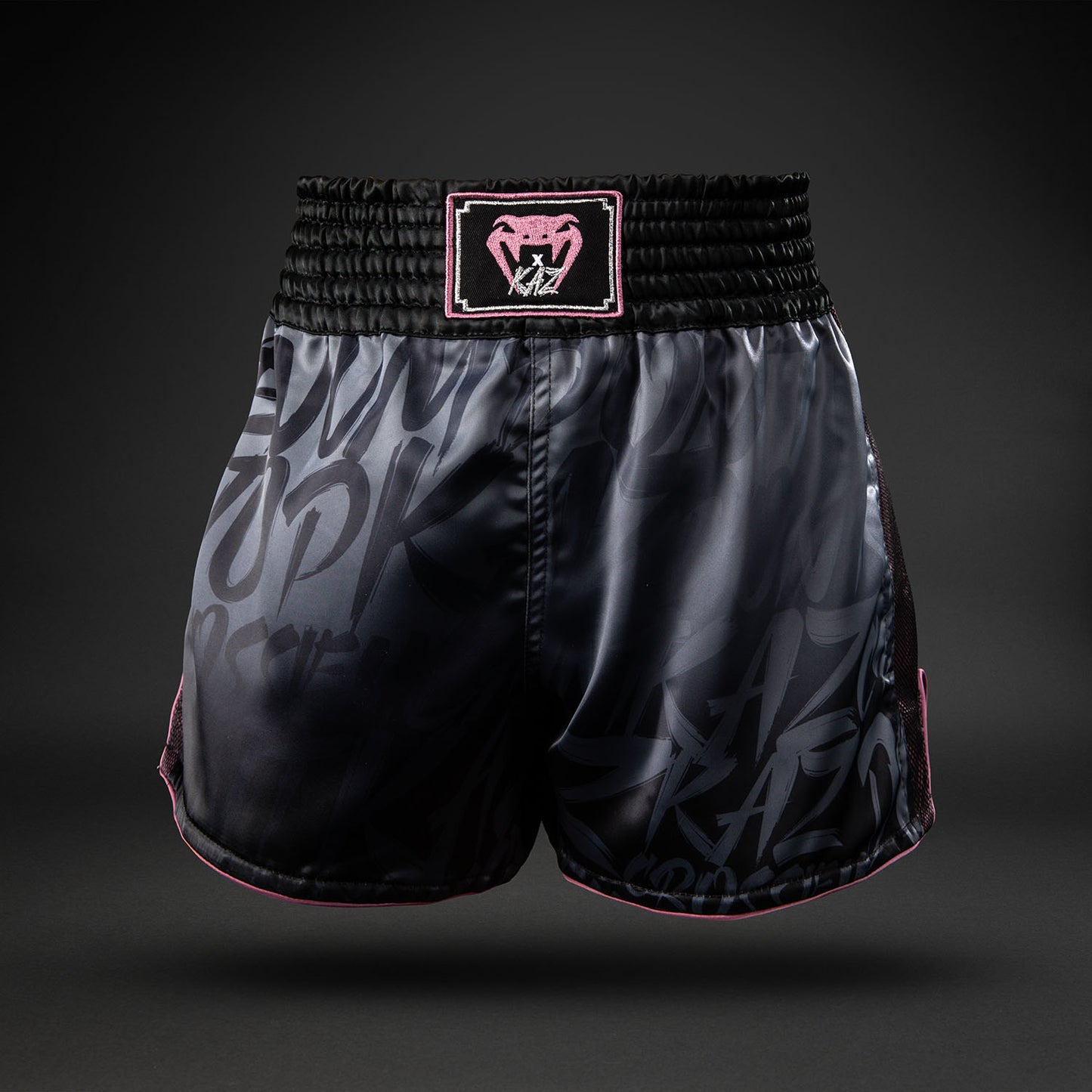 Venum x Kaz Muay-Thai-Shorts – Schwarz