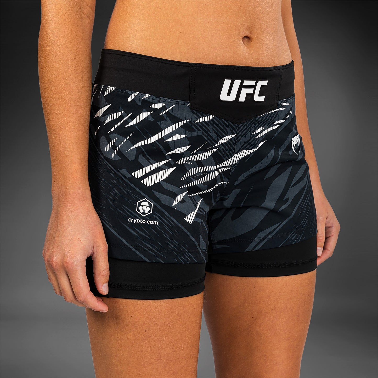 UFC Fusion by Venum Authentic Fight Night Damen Fight Short - Schwarz