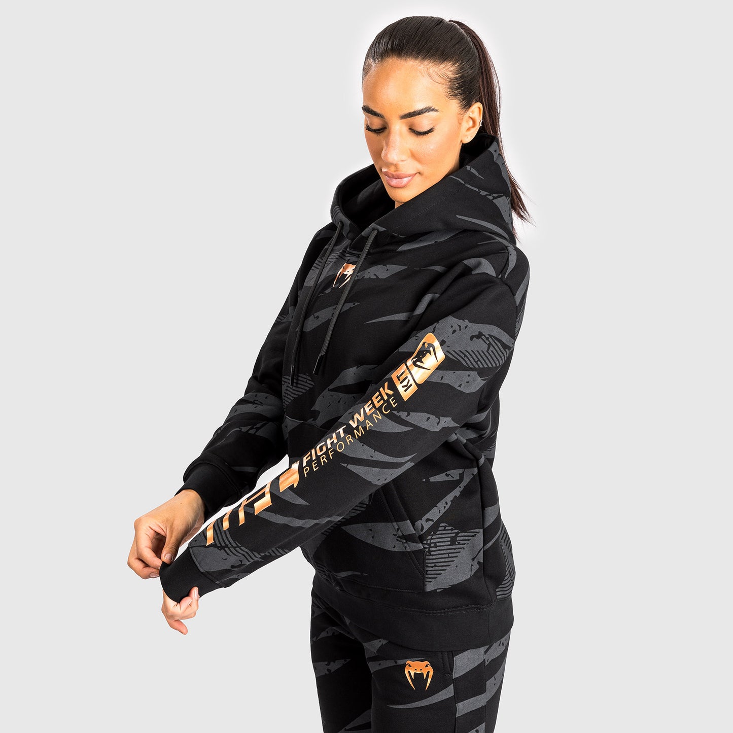 UFC Adrenaline by Venum Fight Week Frauen Pullover Hoodie - Urban Camo