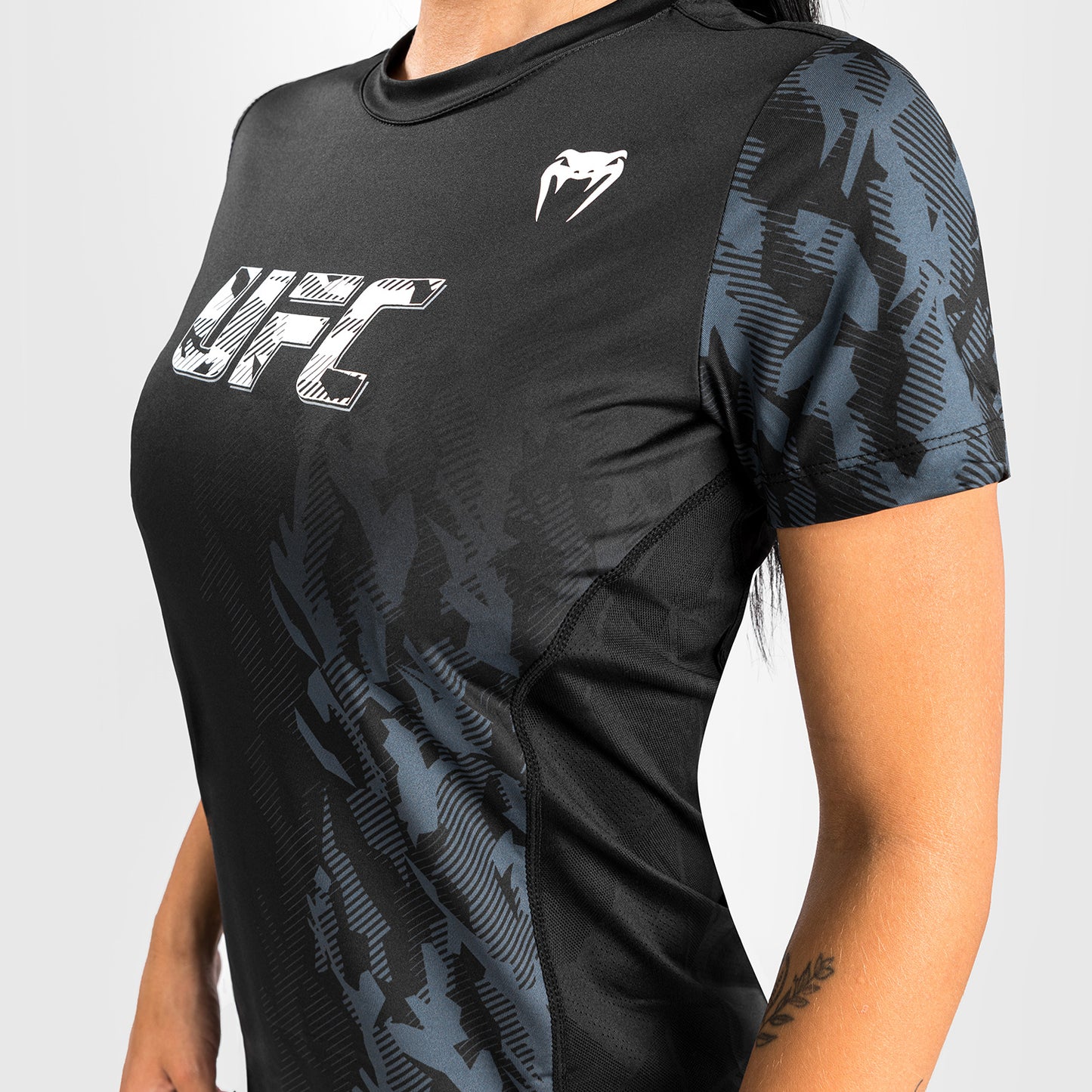 Venum UFC Authentic Fight Week Damen-Performance-Kurzarm-T-Shirt – Schwarz