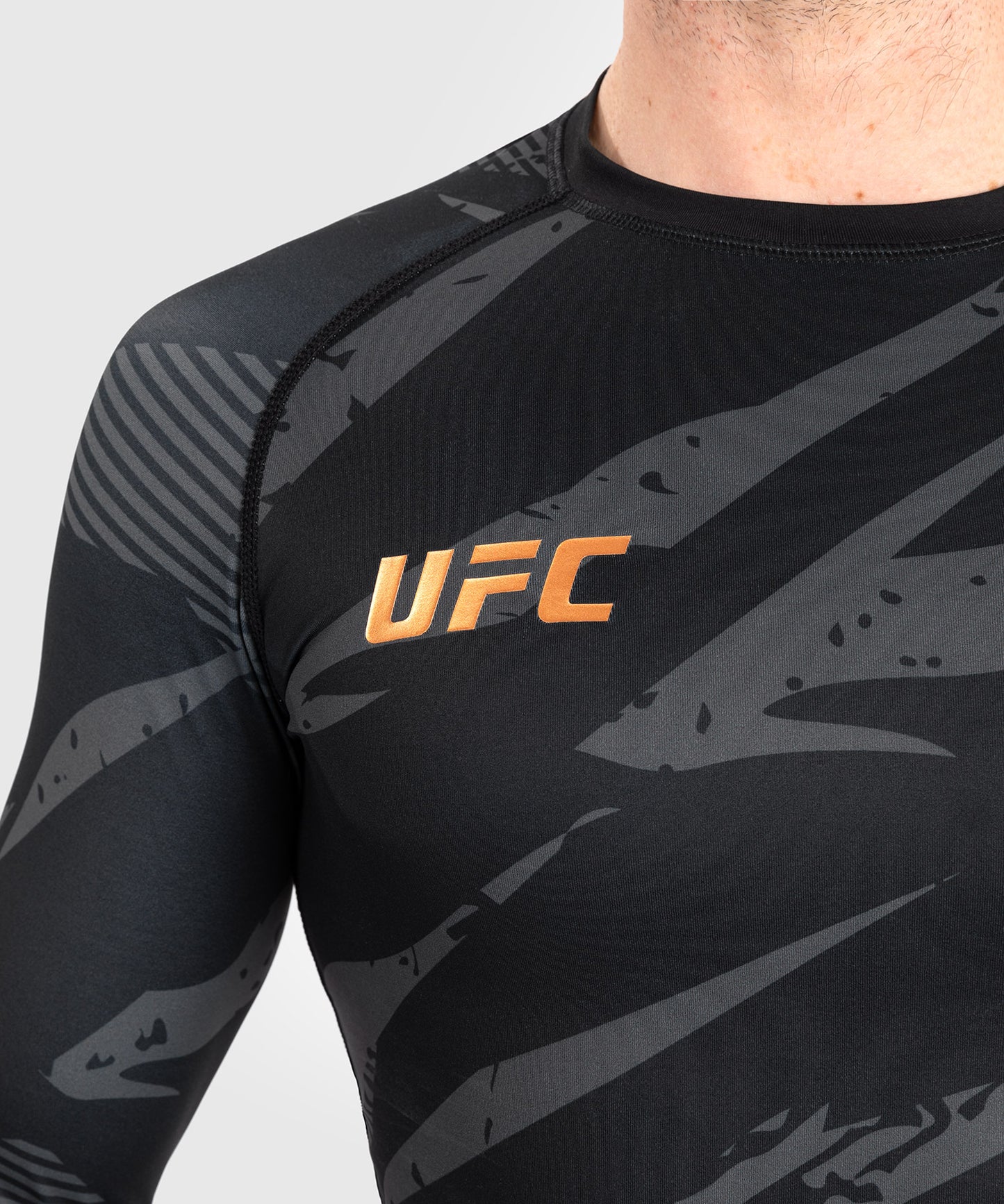 UFC Adrenaline by Venum Fight Week Performance Langärmeliger Rashguard - Urban Camo