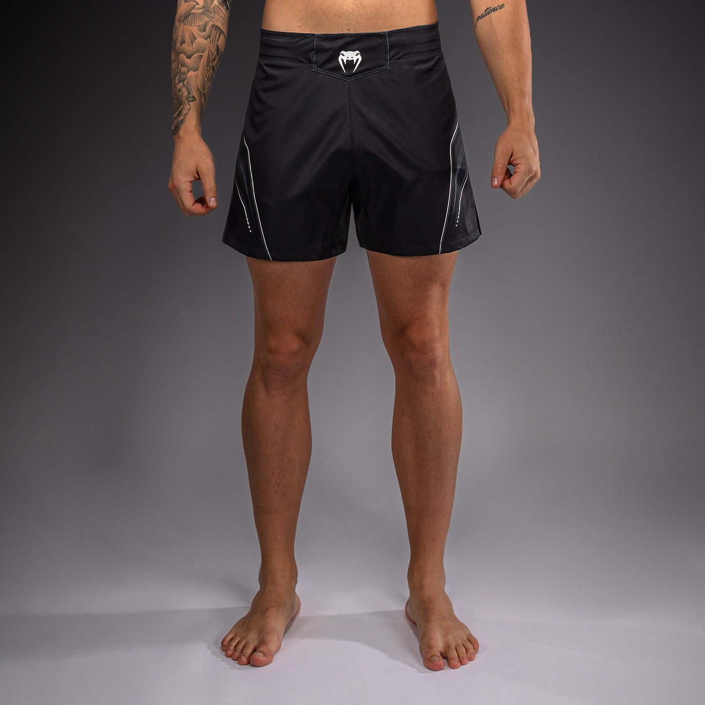 Venum Streamline Fightshorts – Schwarz/Weiß