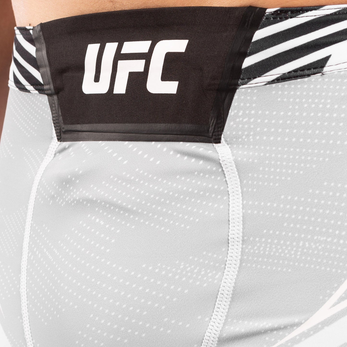 UFC Venum Authentic Fight Night Herren Vale Tudo Shorts - Short Fit - Weiß