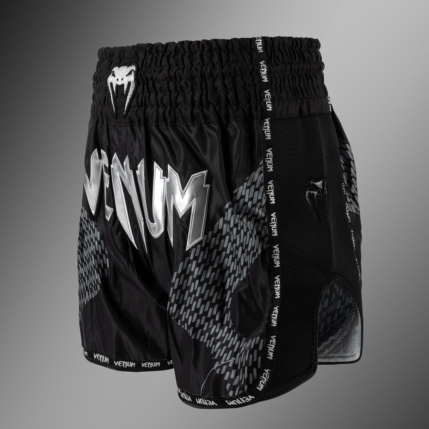 Venum Nexus Muay Thai Shorts – Schwarz/Silber