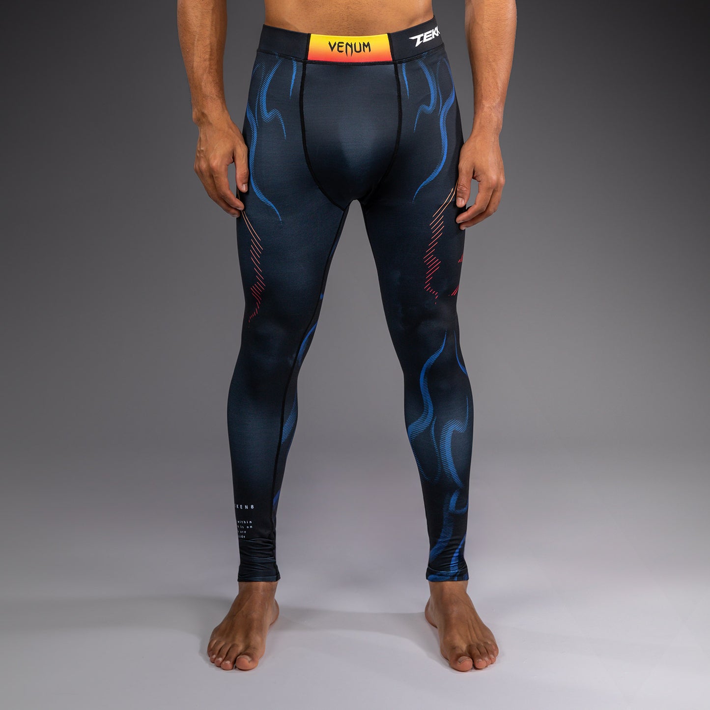 Venum x TEKKEN 8 Spats - Yoshimitsu - Schwarz/Orange