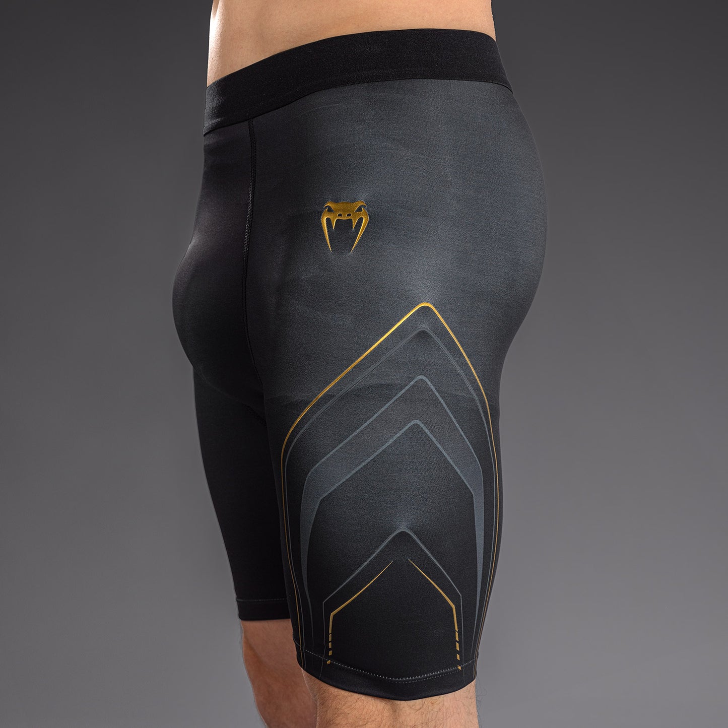 Venum Streamline Kompressionsshort – Schwarz/Gold