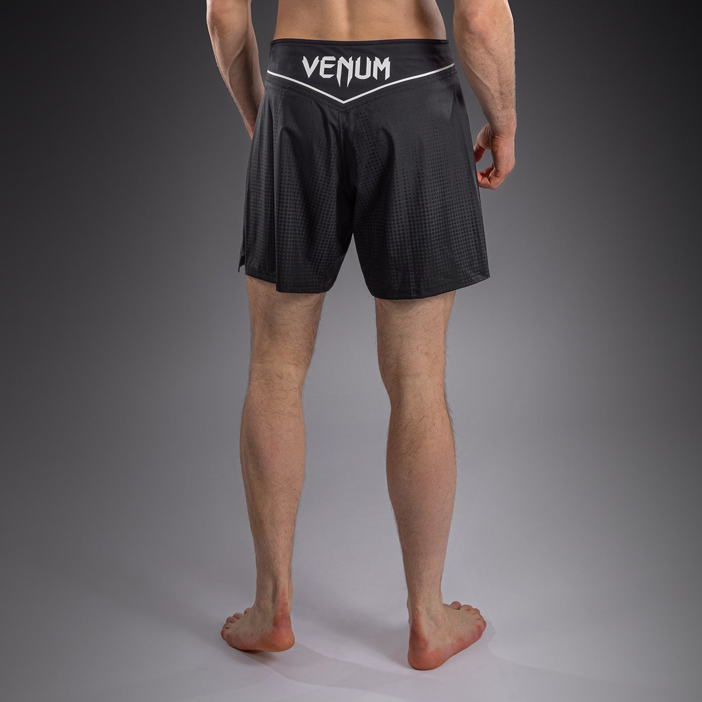 Venum Stealth Fightshorts – Schwarz/Weiß