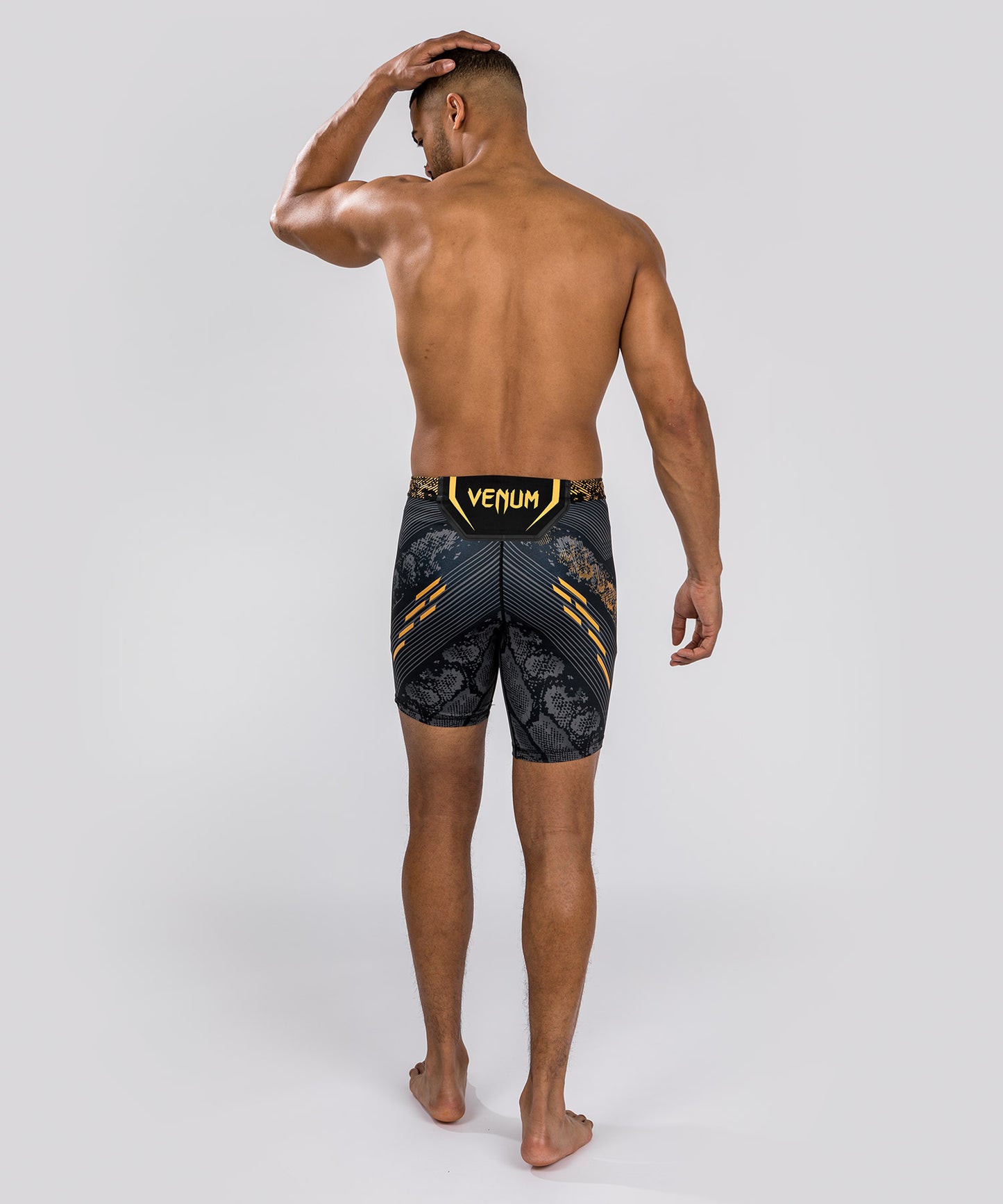 UFC Adrenaline by Venum Authentic Fight Night Vale Tudo Short für Männer - Champion