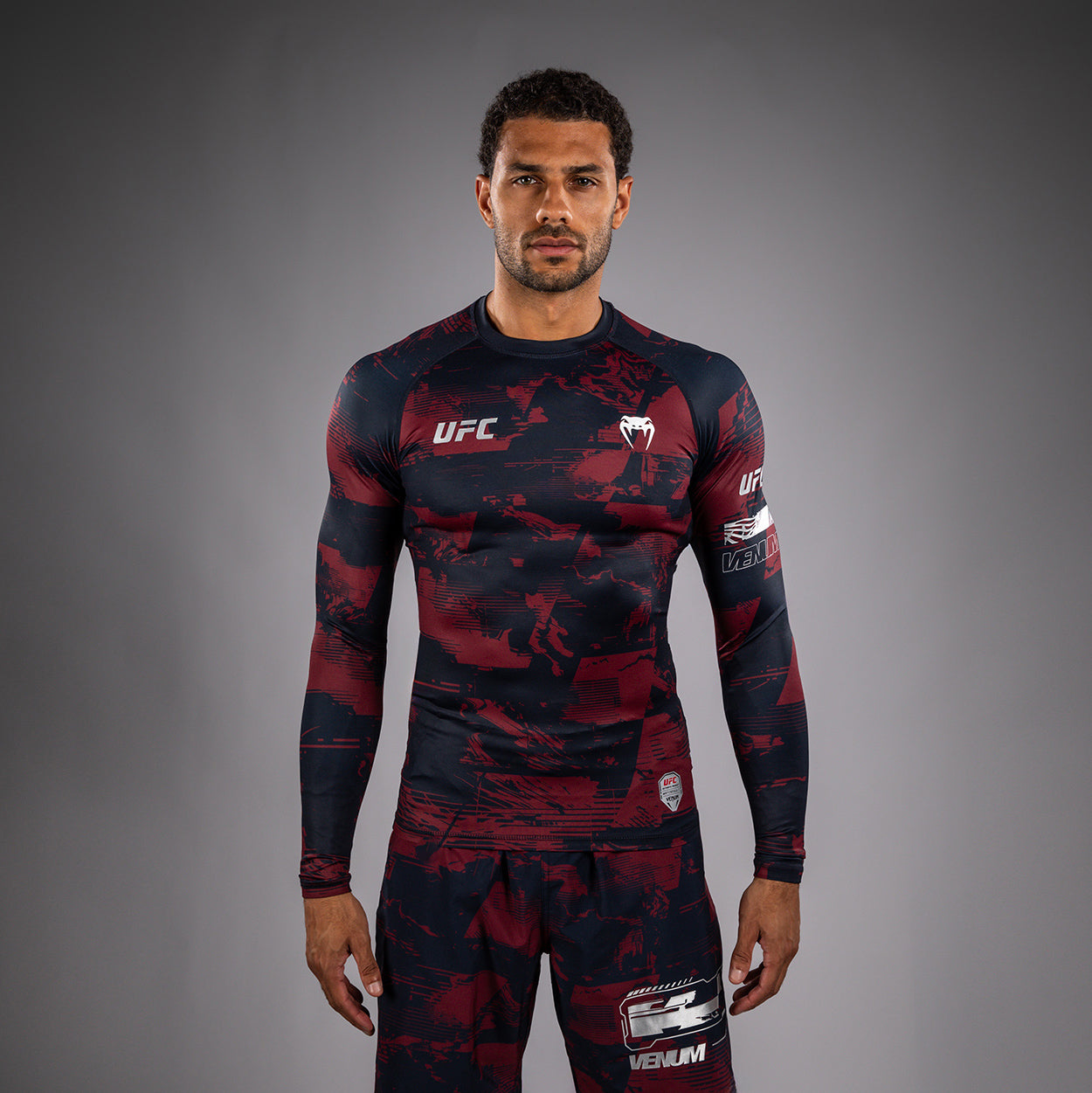 UFC Zenith by Venum Authentic Fight Week Performance Langarm Rashguard Herren - Marineblau/Burgunderrot/Silber