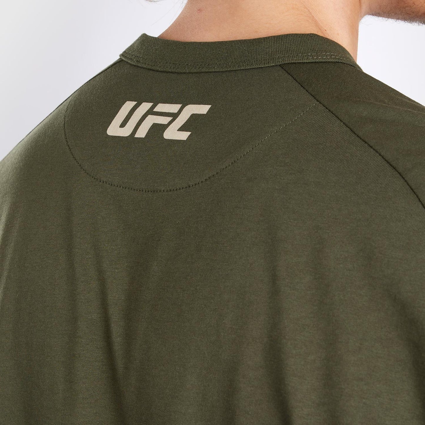 UFC Adrenaline by Venum Fight Week Langärmeliges Herren-T-Shirt - Khaki