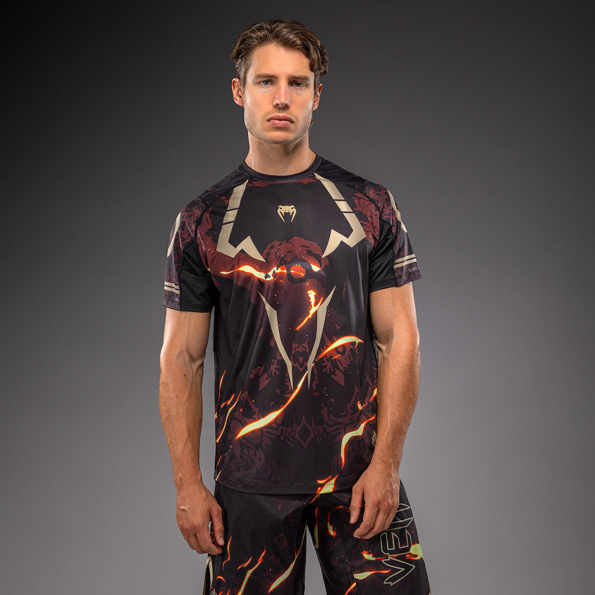 Jujutsu Kaisen x Venum Sukuna Dry-Tech-T-Shirt – Schwarz/Beige