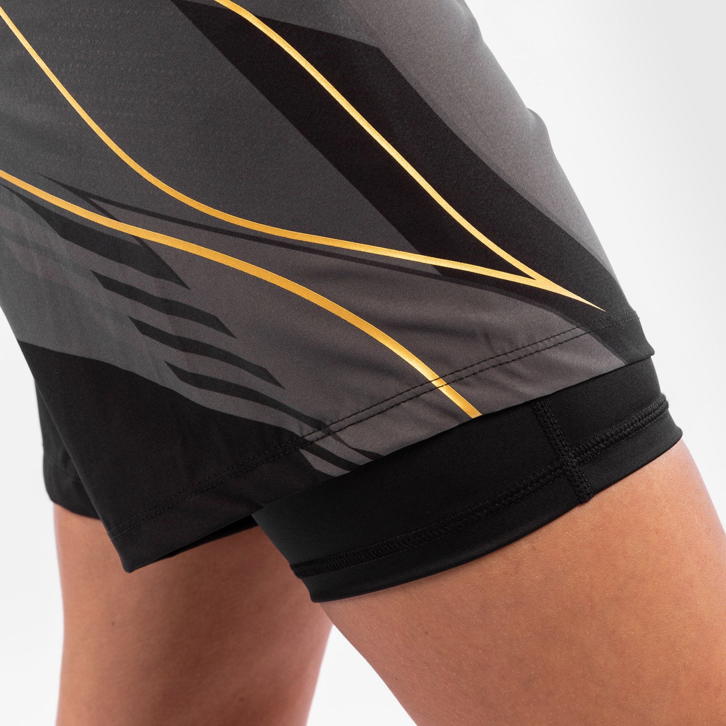 UFC Venum Authentic Fight Night Damen Shorts - Long Fit - Champion