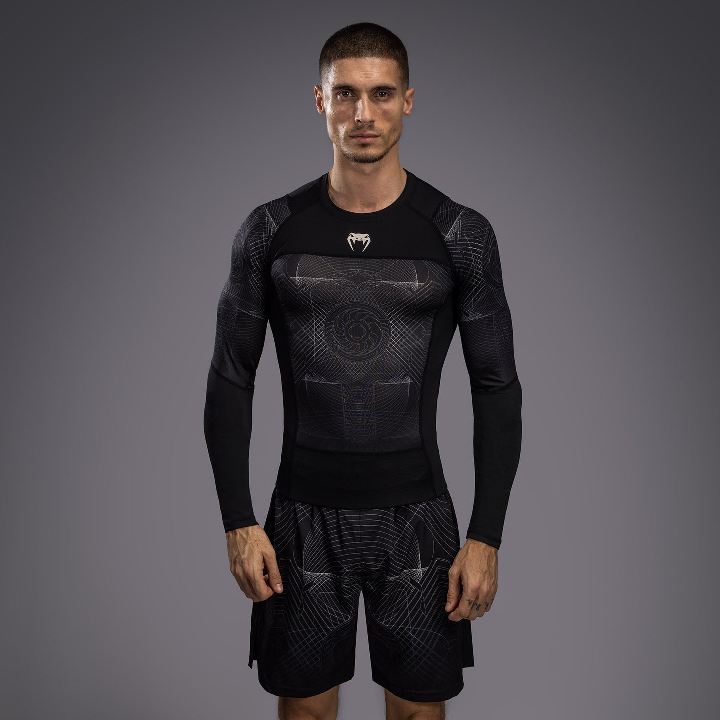Venum G-Fit Air Herren Langarm Rashguard - Tiefschwarz/Wüstensand
