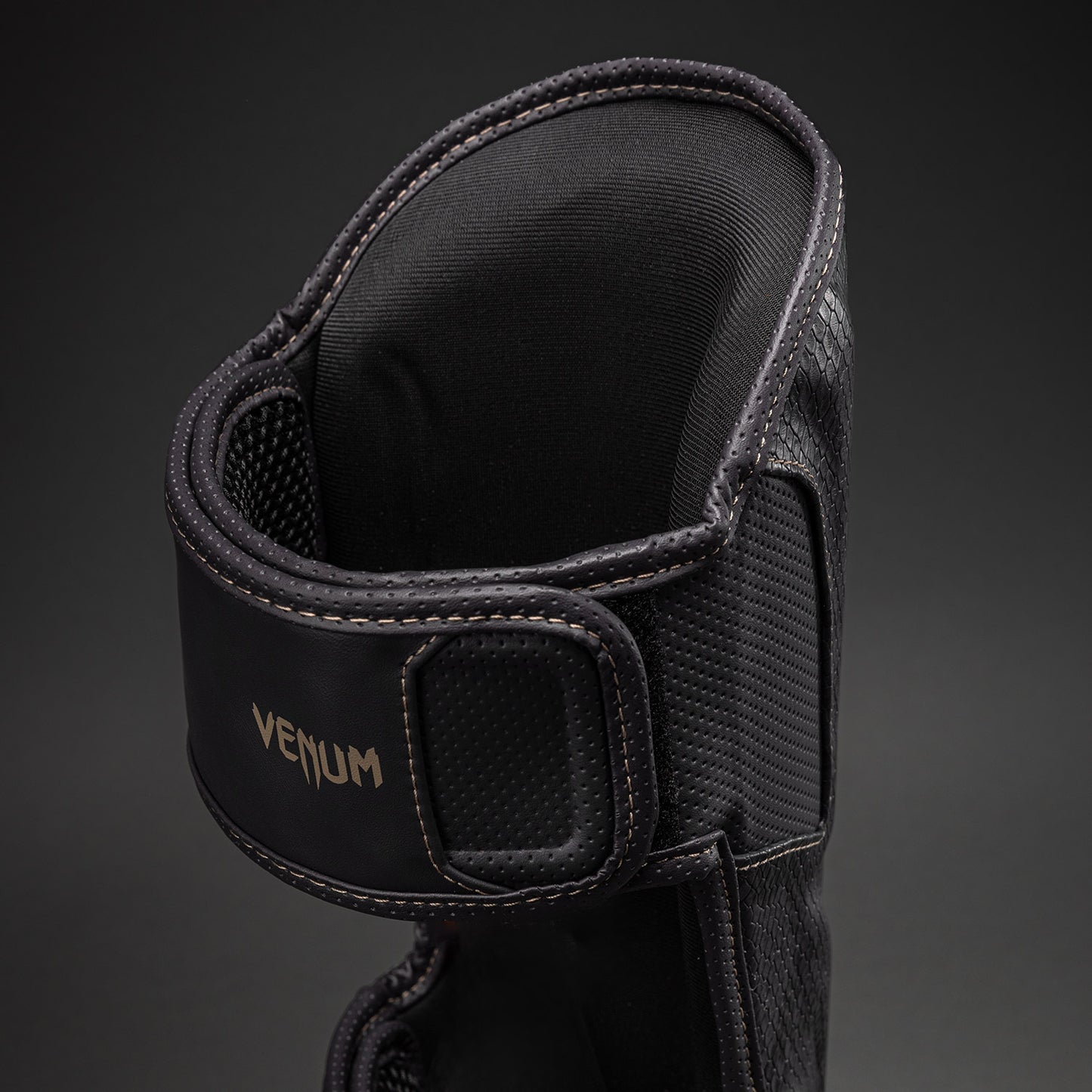 Venum Impact Evo Scales Schienbeinschoner – Dunkelgrau