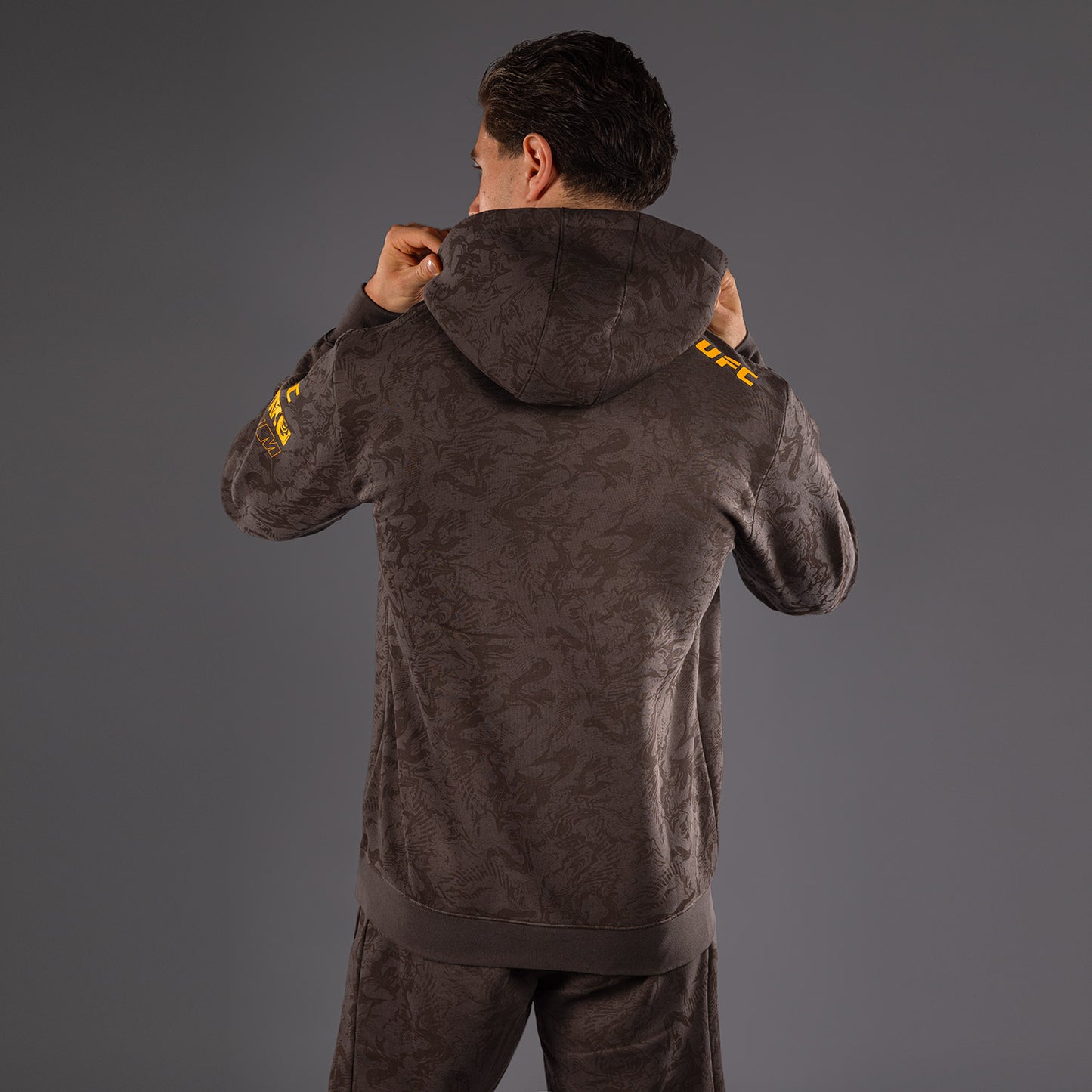 UFC Fusion by Venum Fight Week Herren Pullover Hoodie - Erdiges Braun