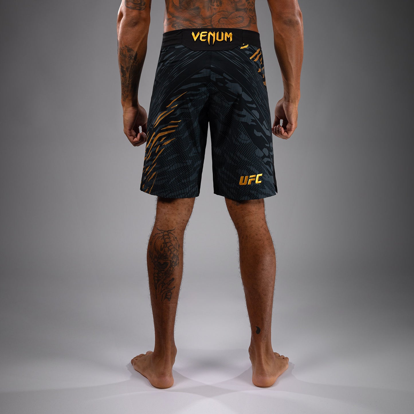 UFC Fusion by Venum Authentic Fight Night Herren Fight Short - Long Fit - Champion